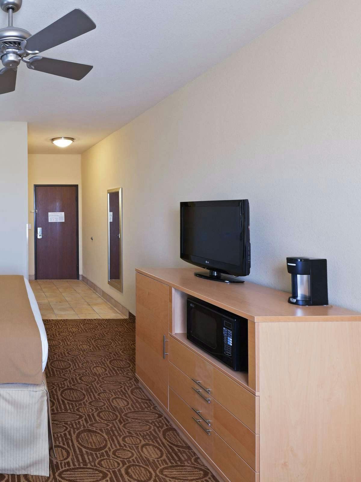 Hotel Holiday Inn Express Hotel & Suites Wolfforth photo 2