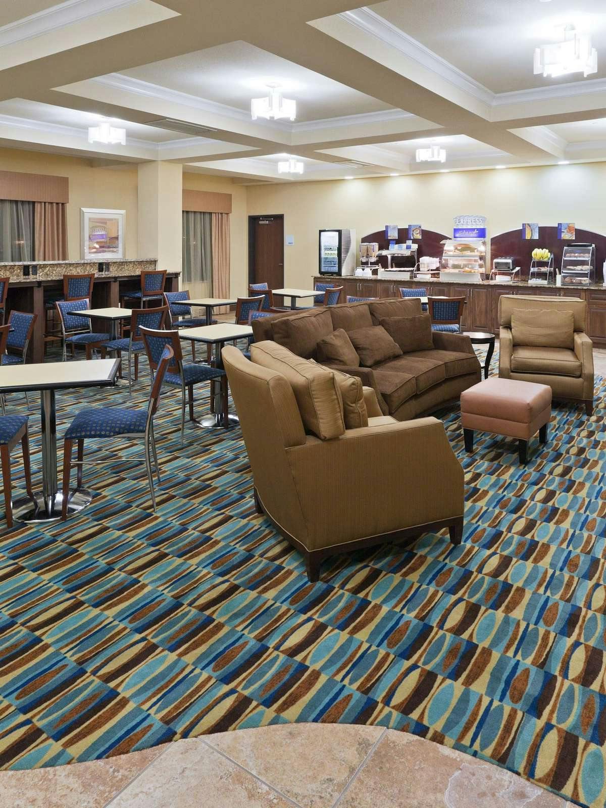 Hotel Holiday Inn Express Hotel & Suites Wolfforth photo 5