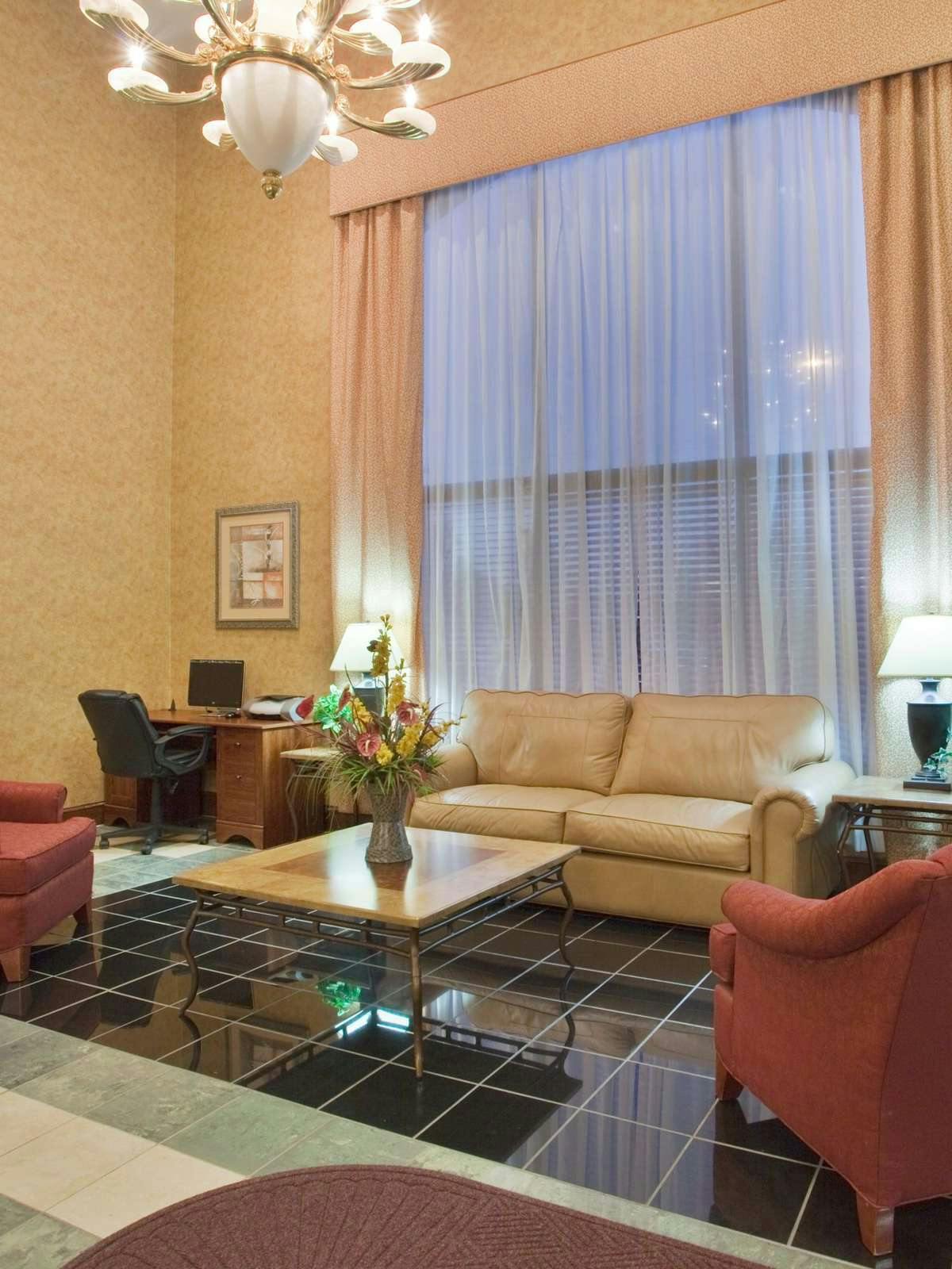 Hotel Holiday Inn Express Hotel & Suites Wilson I-95 photo 3