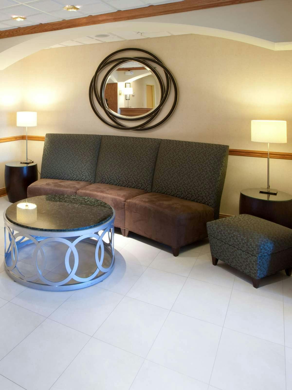 Hotel Holiday Inn Express Hotel & Suites Woodbridge photo 3