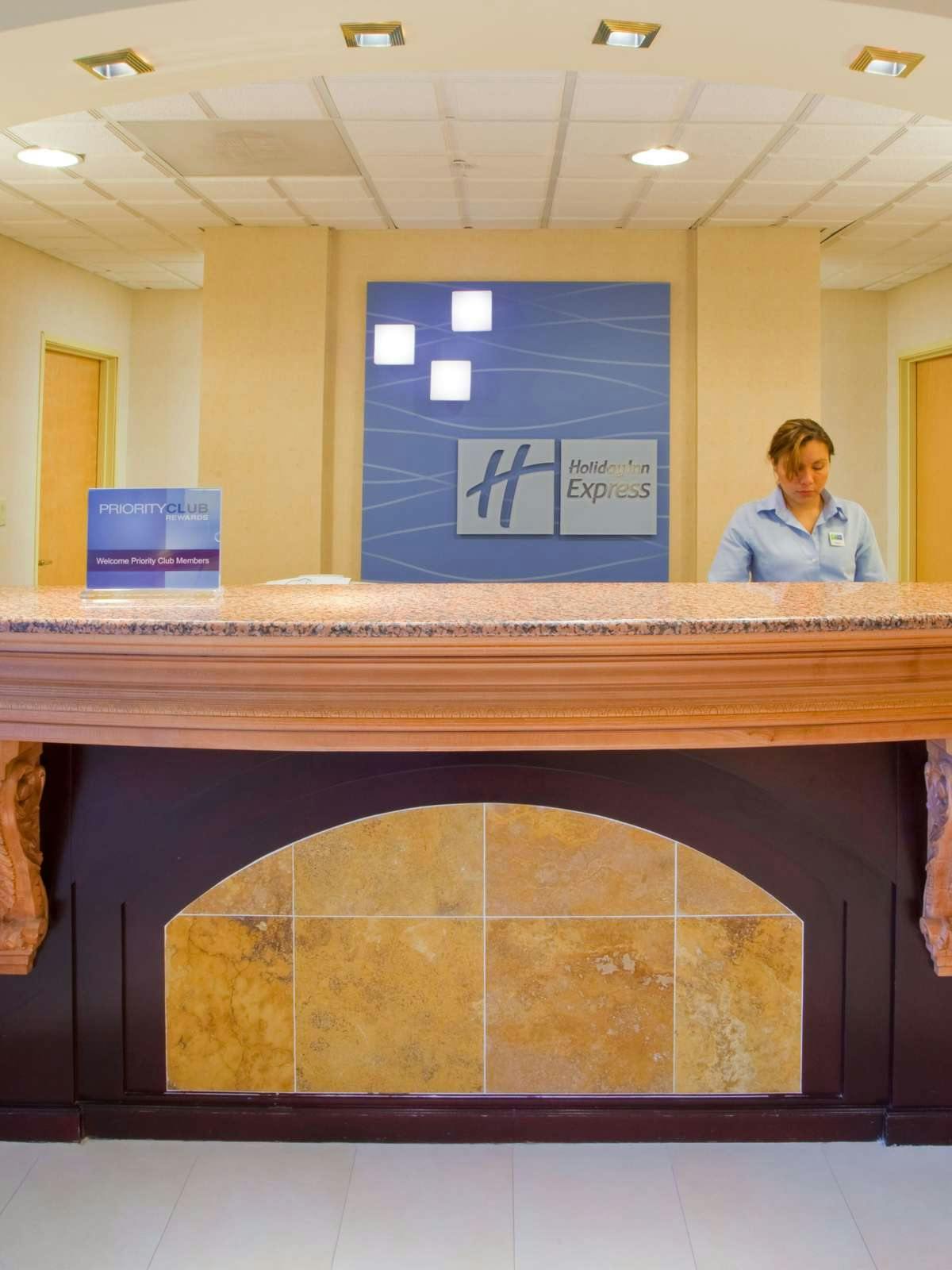 Hotel Holiday Inn Express Hotel & Suites Woodbridge photo 4