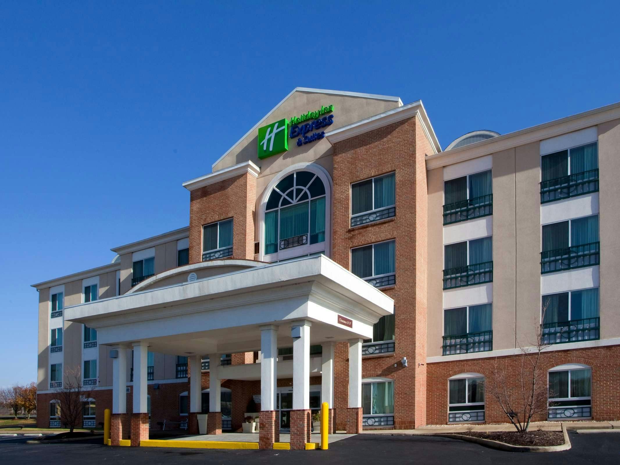 Holiday Inn Express Hotel & Suites Woodbridge