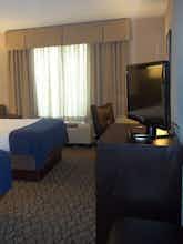 Hotel Holiday Inn Express Hotel & Suites Winchester photo 2