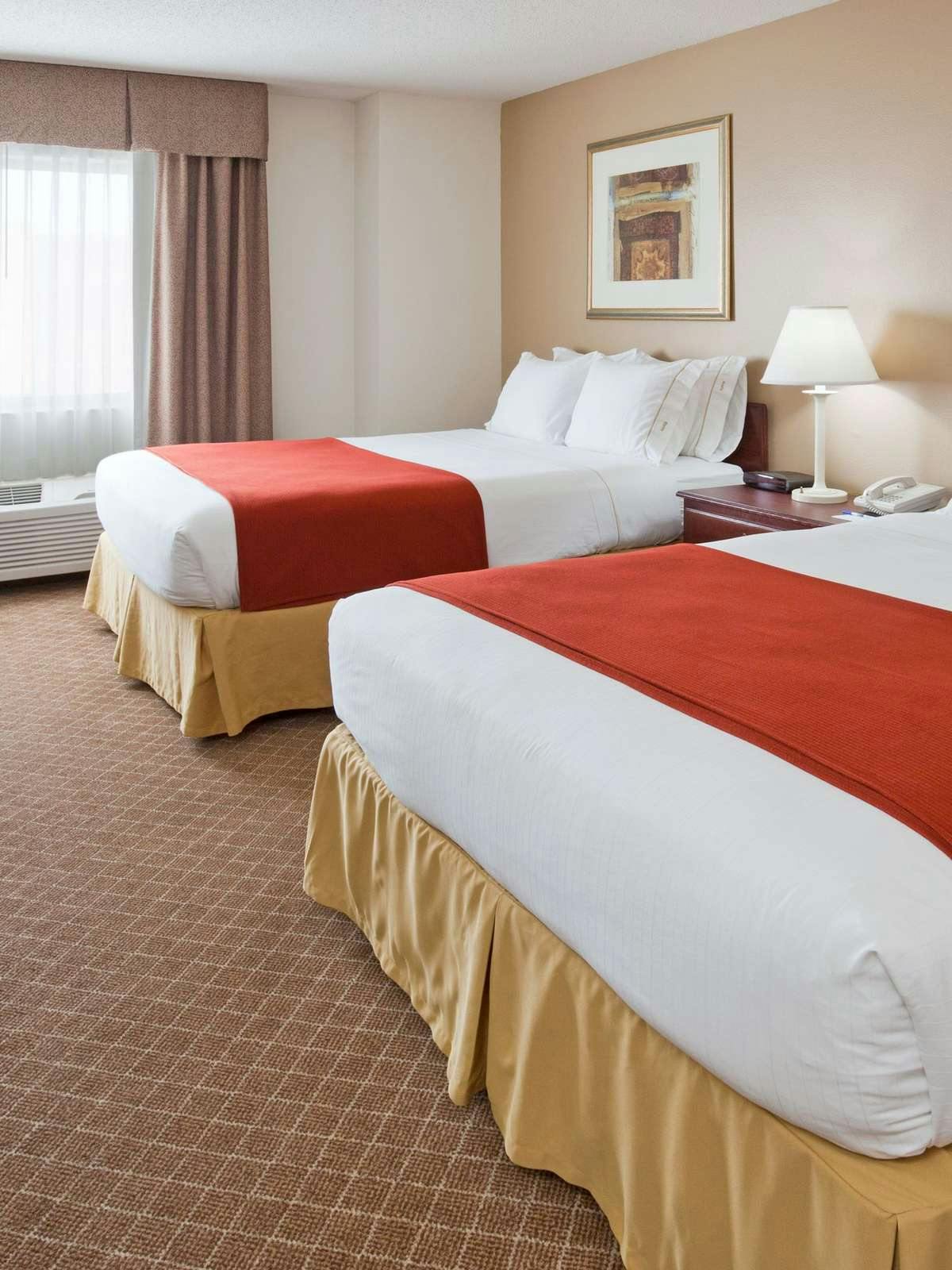 Hotel Holiday Inn Express Hotel & Suites Woodbury photo 1