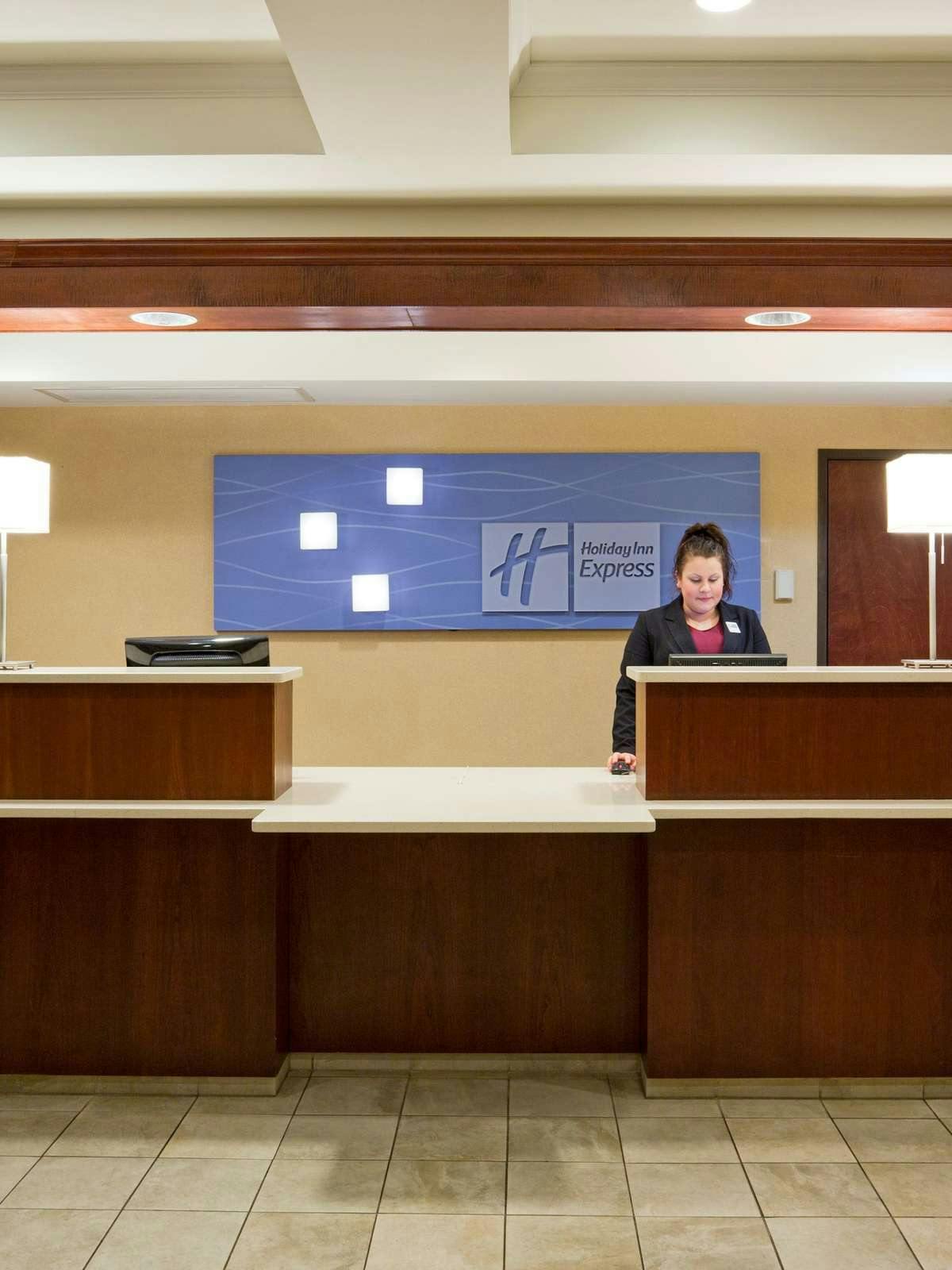 Hotel Holiday Inn Express Hotel & Suites Woodbury photo 3