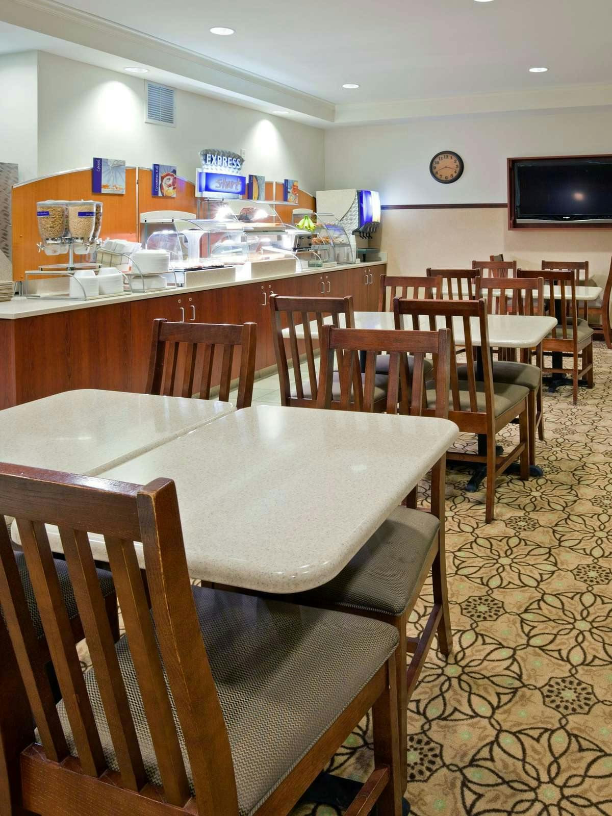 Hotel Holiday Inn Express Hotel & Suites Woodbury photo 4