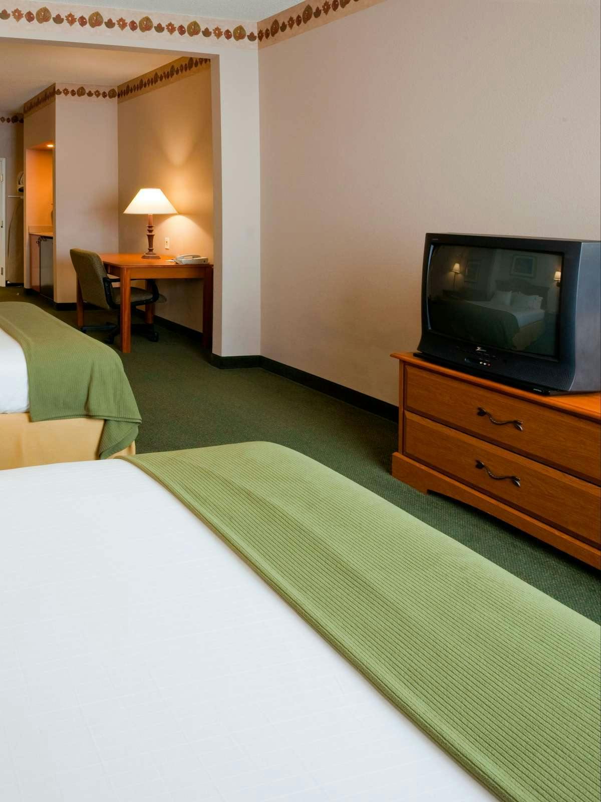 Hotel Holiday Inn Express Hotel & Suites Winner photo 2