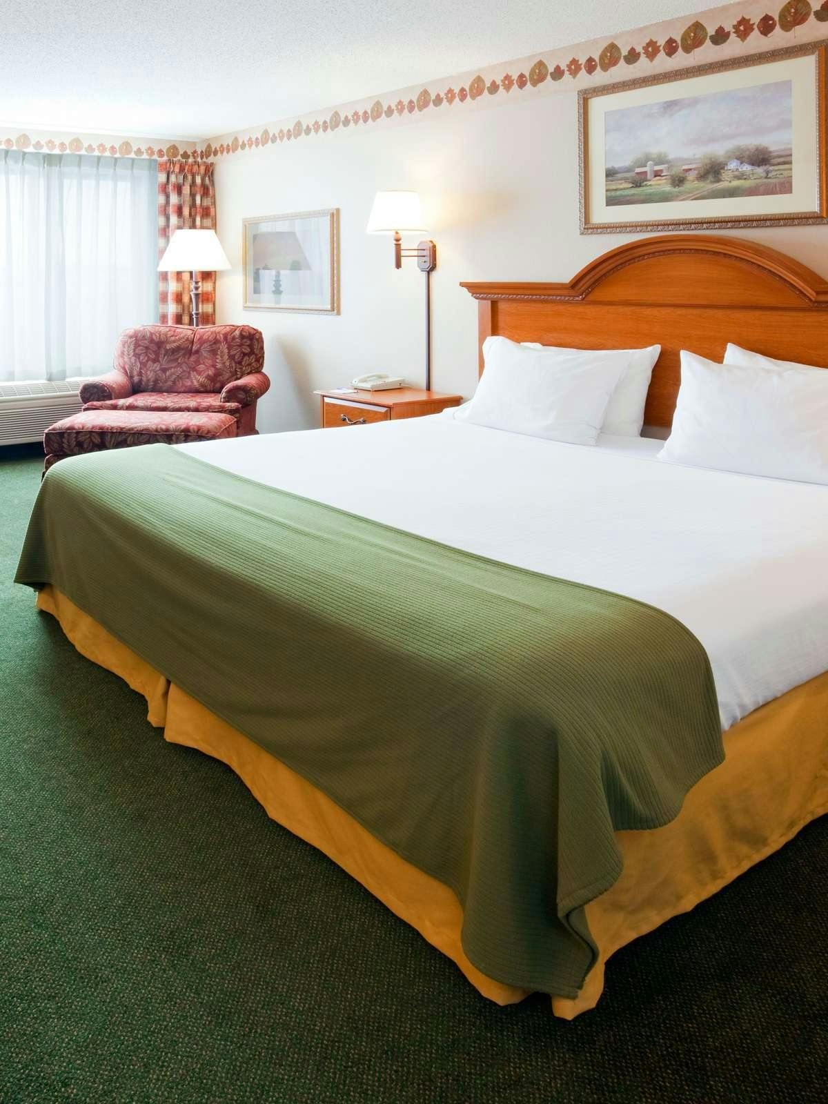 Hotel Holiday Inn Express Hotel & Suites Winner photo 1