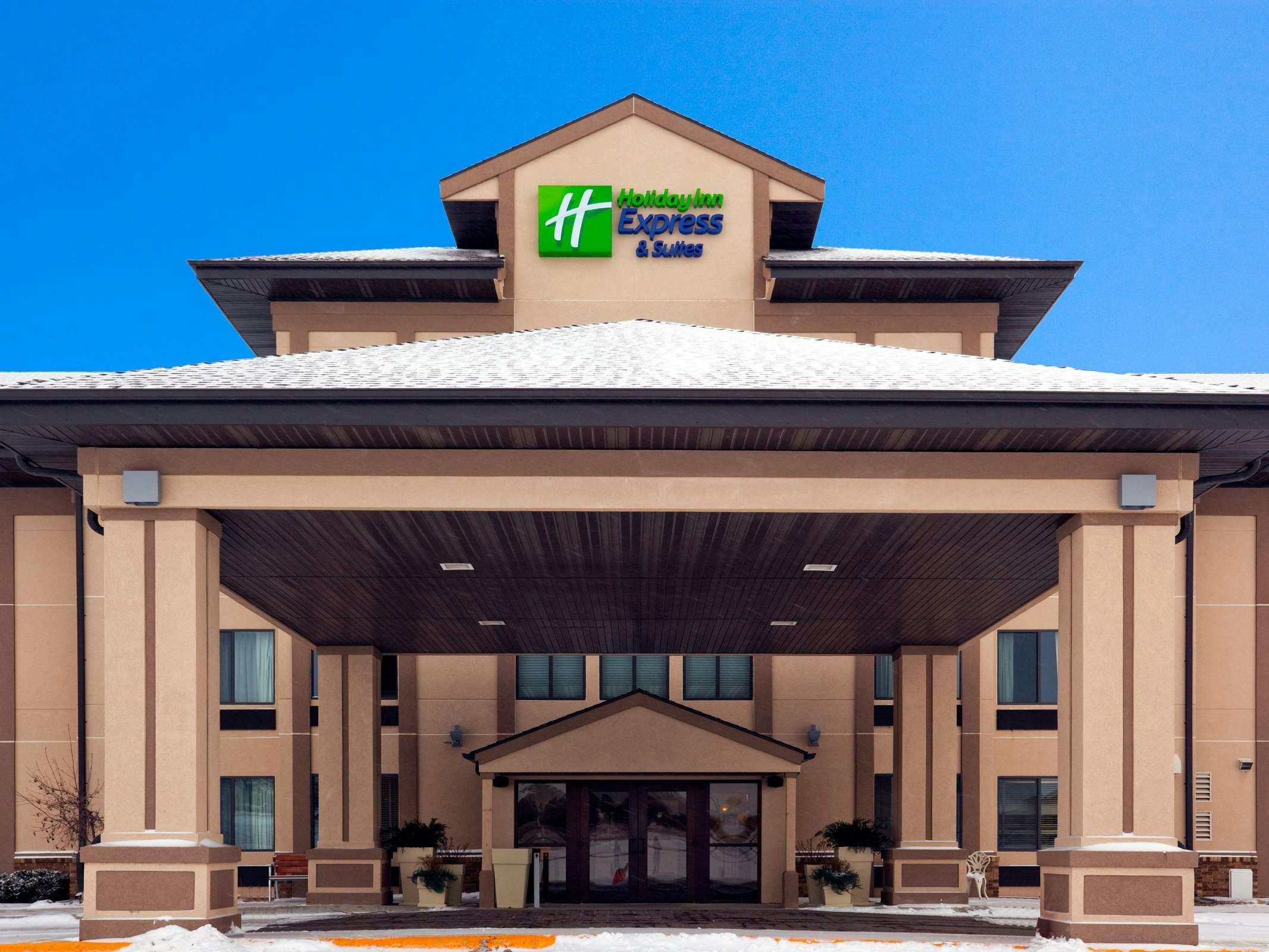 Holiday Inn Express Hotel & Suites Winner