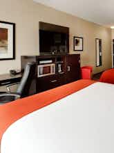 Hotel Holiday Inn Express Hotel & Suites York NE Market Street photo 2