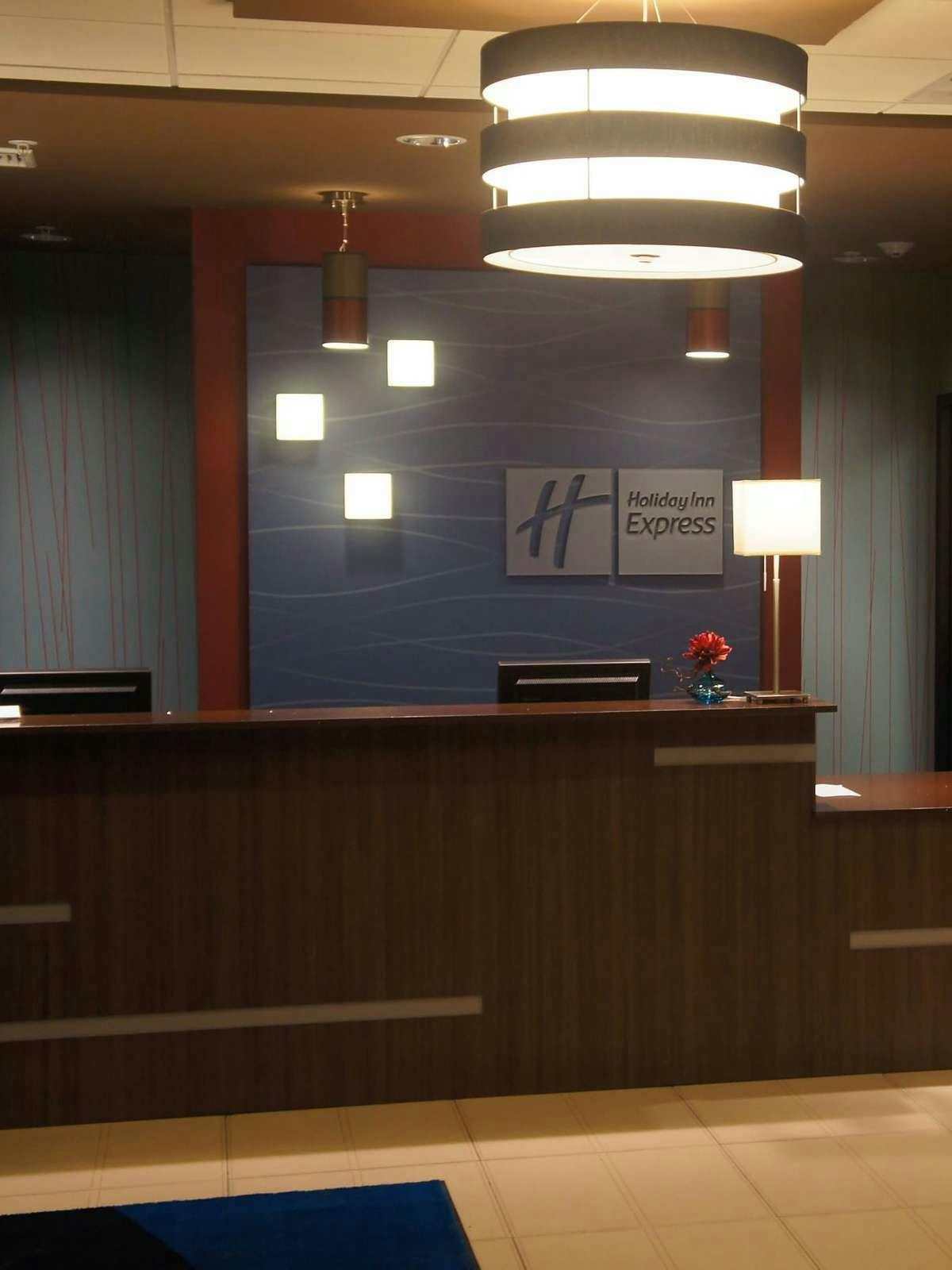 Hotel Holiday Inn Express Hotel & Suites York NE Market Street photo 4