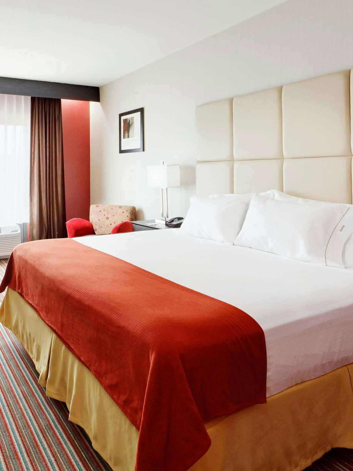 Hotel Holiday Inn Express Hotel & Suites York NE Market Street photo 1