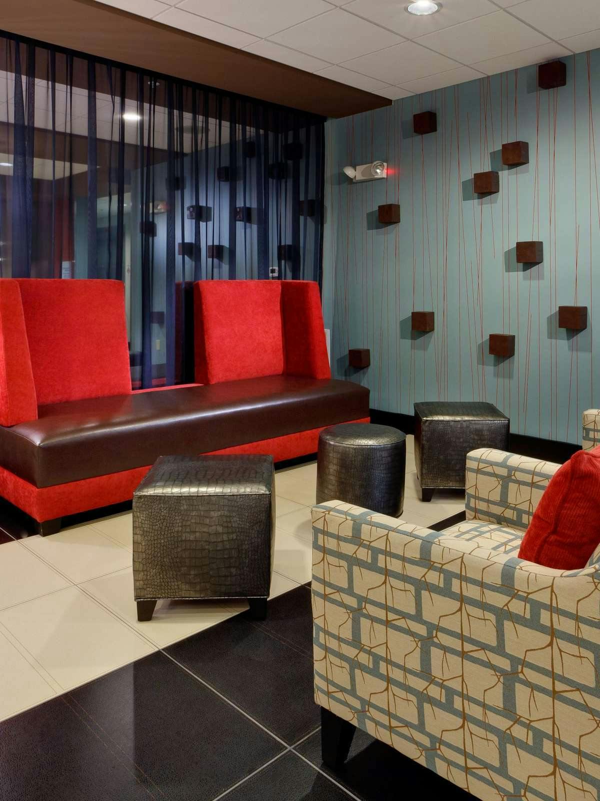 Hotel Holiday Inn Express Hotel & Suites York NE Market Street photo 3