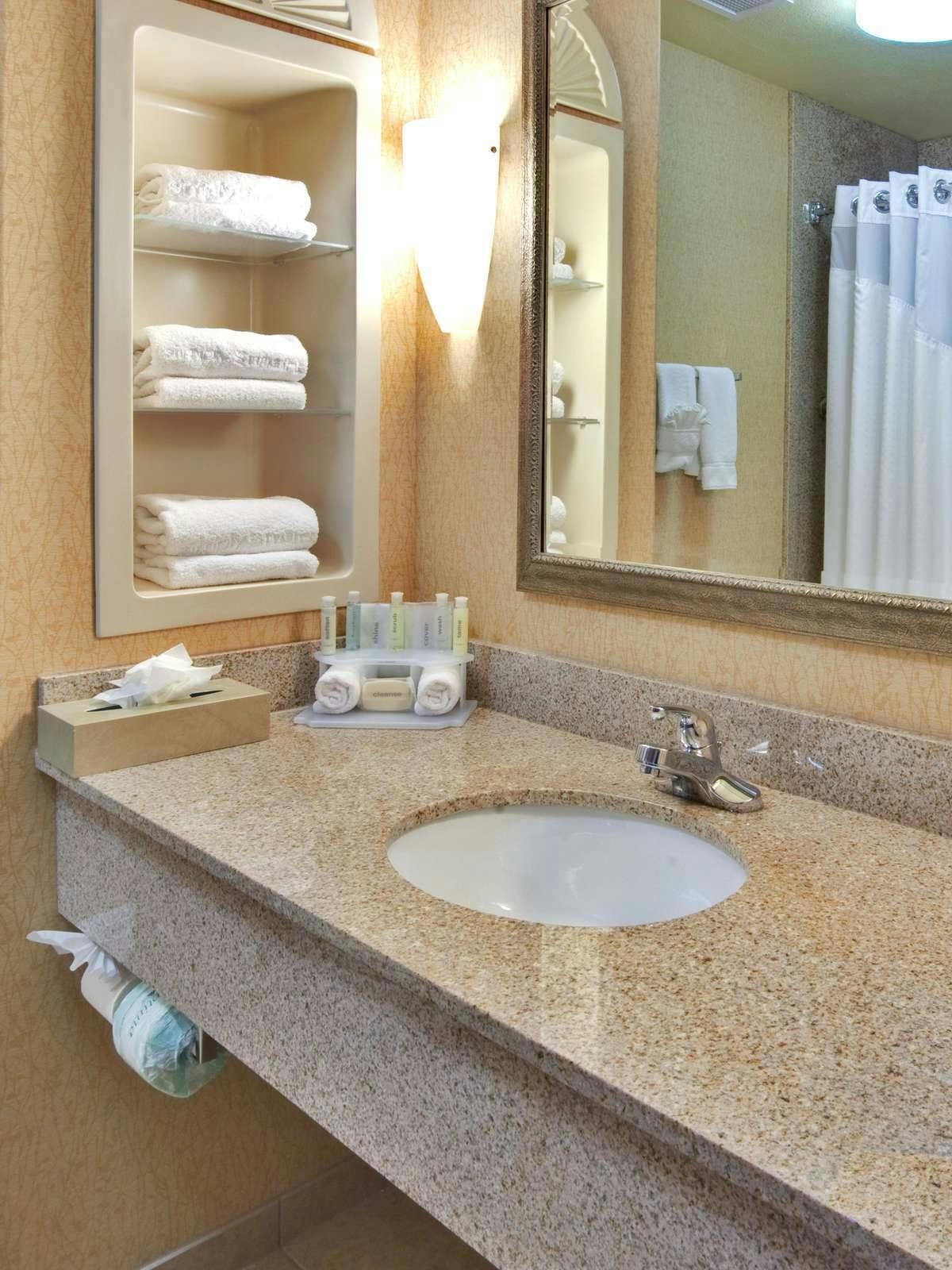 Hotel Holiday Inn Express Hotel & Suites Yuma photo 3