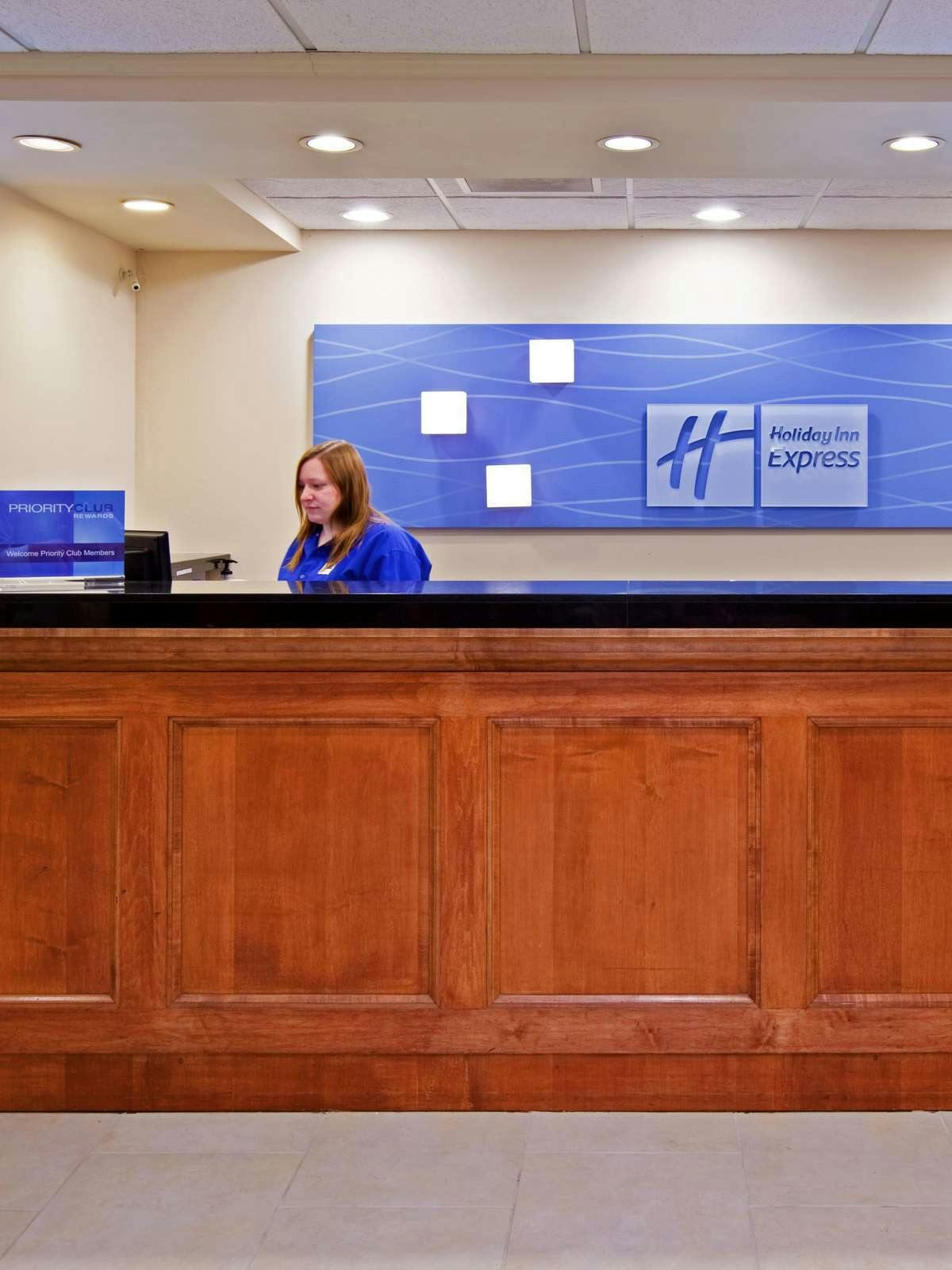 Hotel Holiday Inn Express Indianapolis South photo 3