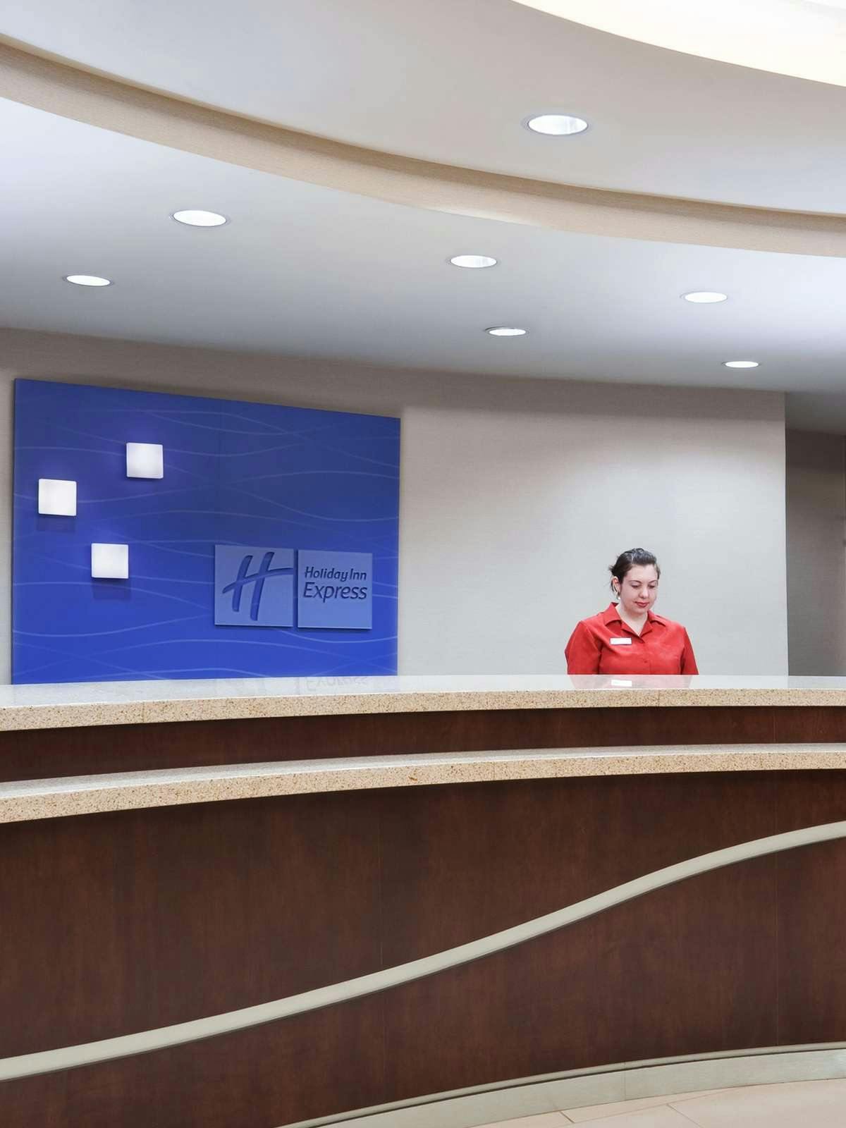 Hotel Holiday Inn Express Hotel & Suites Zanesville photo 4