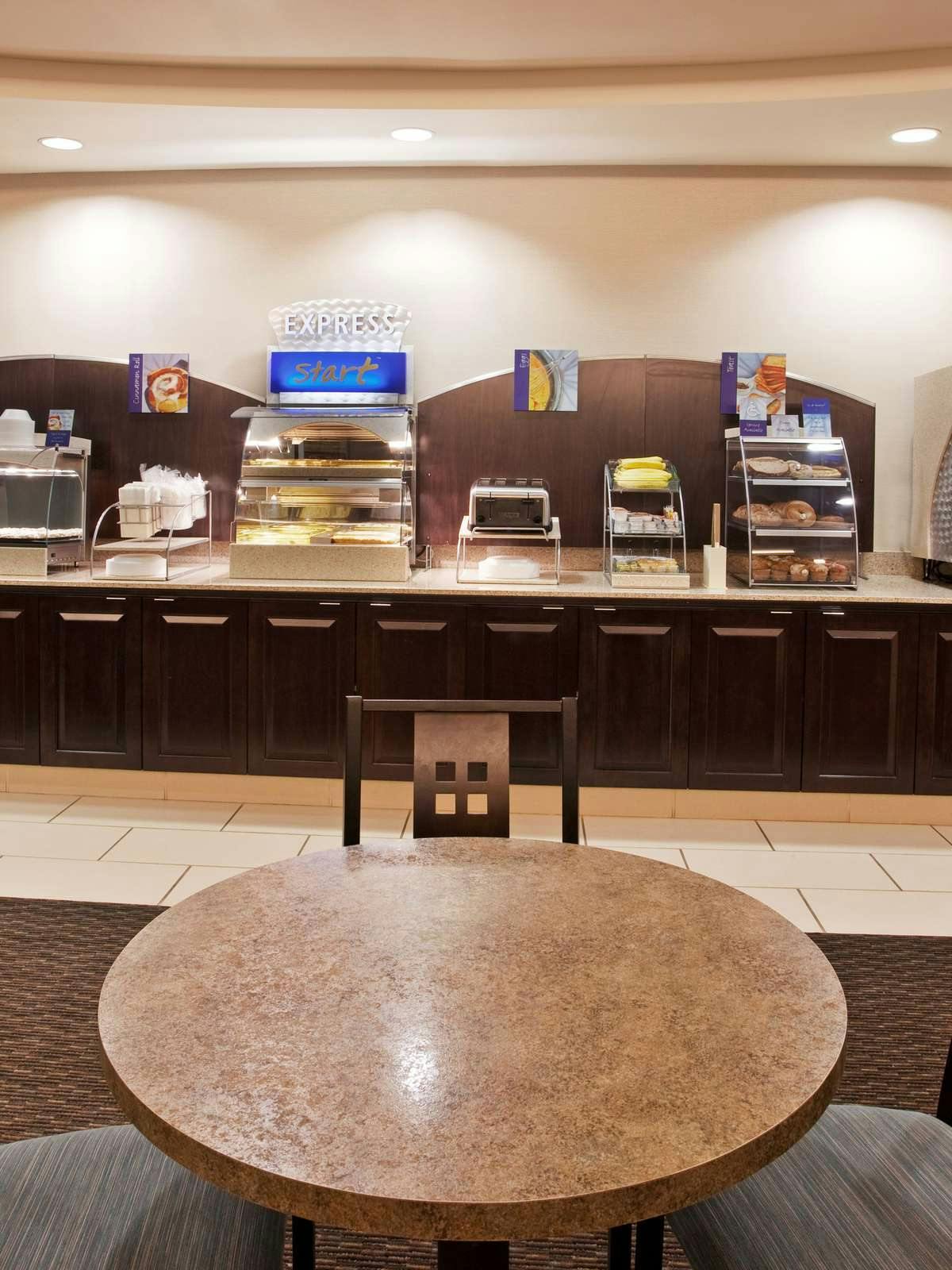 Hotel Holiday Inn Express Hotel & Suites Zanesville photo 5