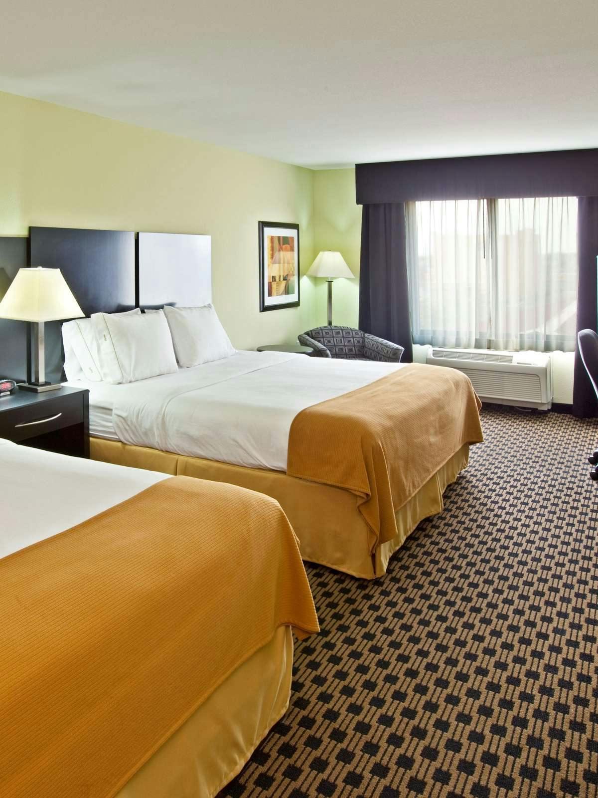 Hotel Holiday Inn Express Indianapolis Southeast photo 1