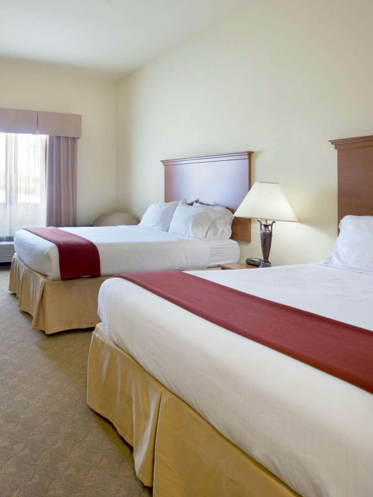 Hotel Holiday Inn Express Hotel & Suites Zapata photo 1