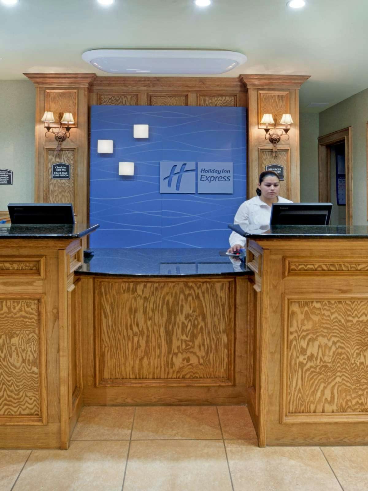 Hotel Holiday Inn Express Hotel & Suites Zapata photo 4