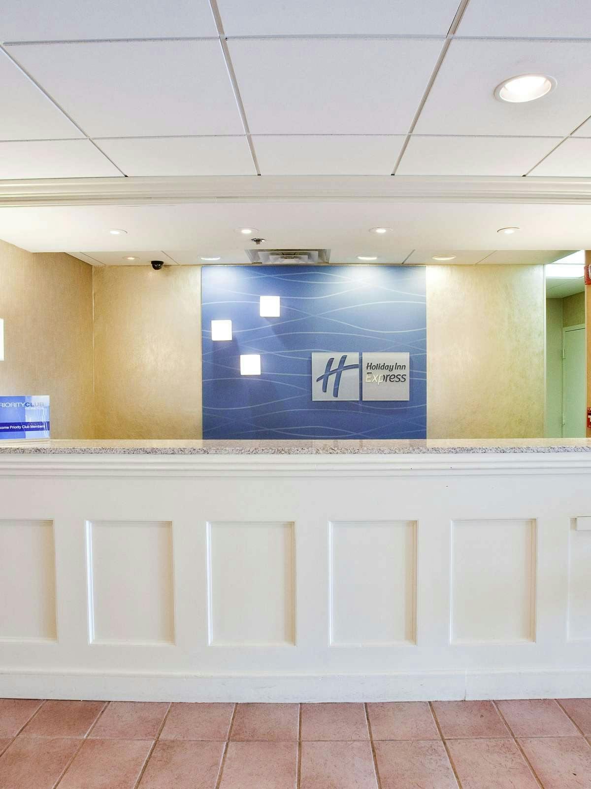 Hotel Holiday Inn Express Indianapolis Airport photo 3