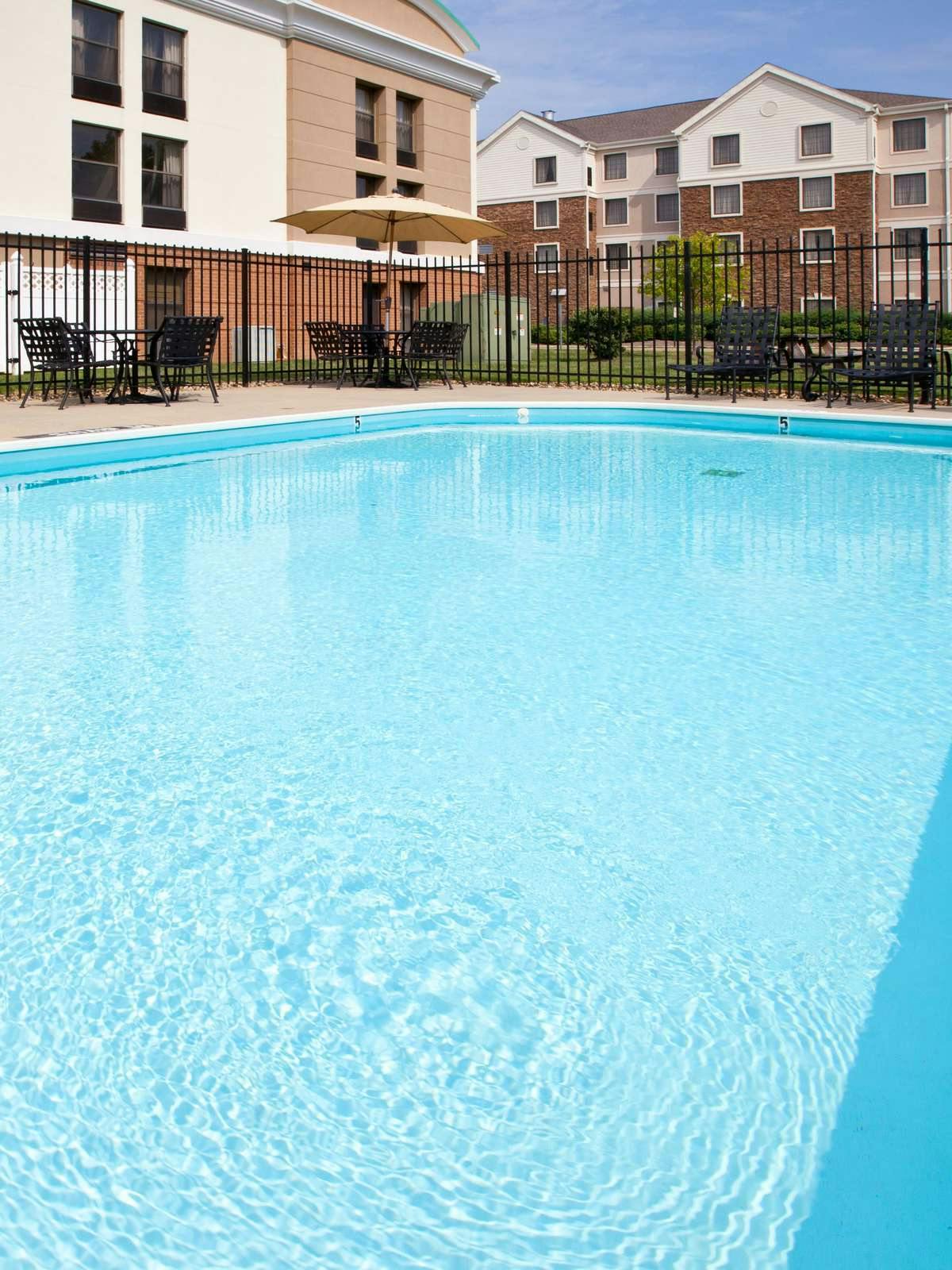 Hotel Holiday Inn Express Indianapolis Airport photo 5