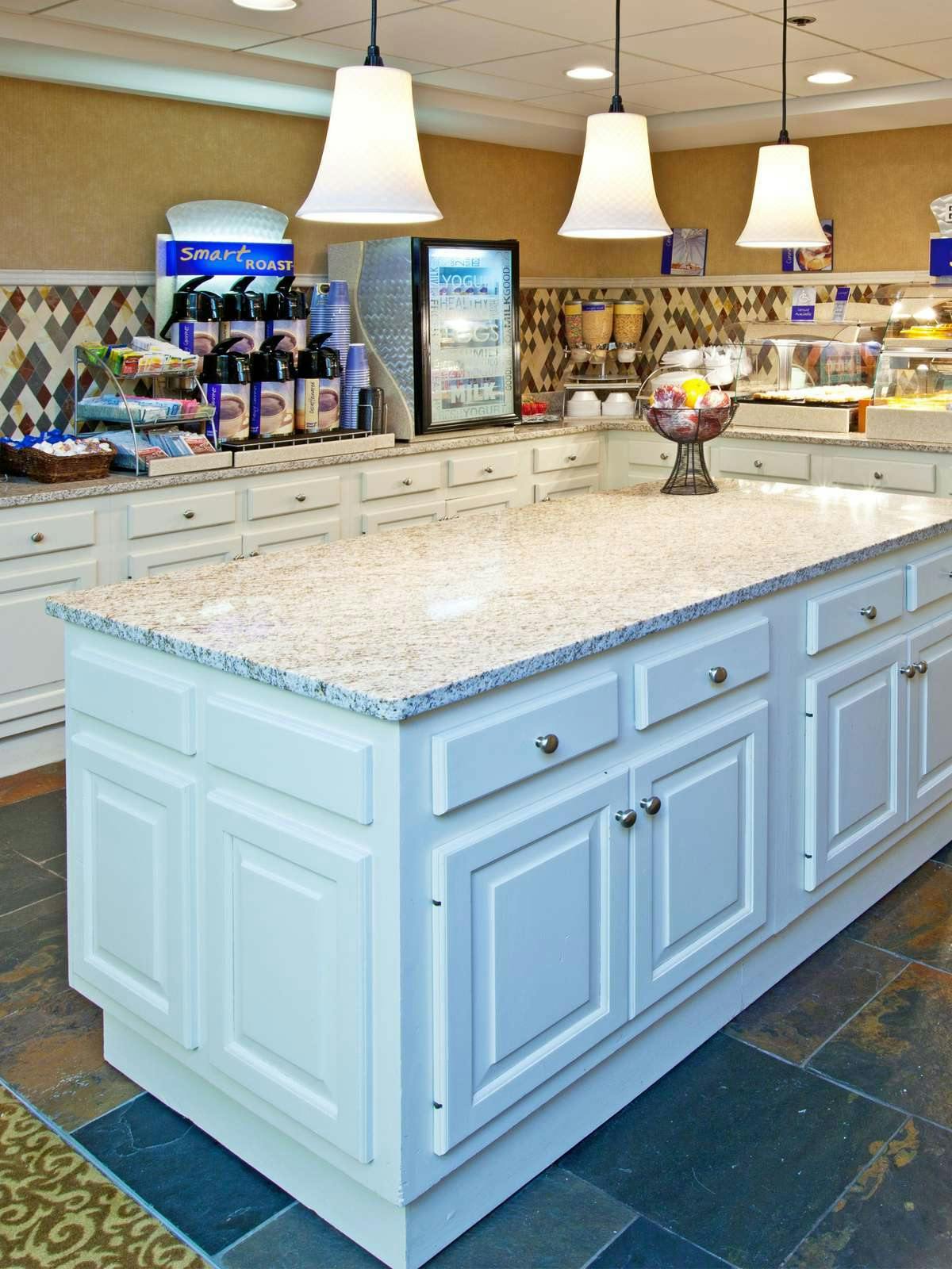 Hotel Holiday Inn Express Indianapolis Airport photo 4