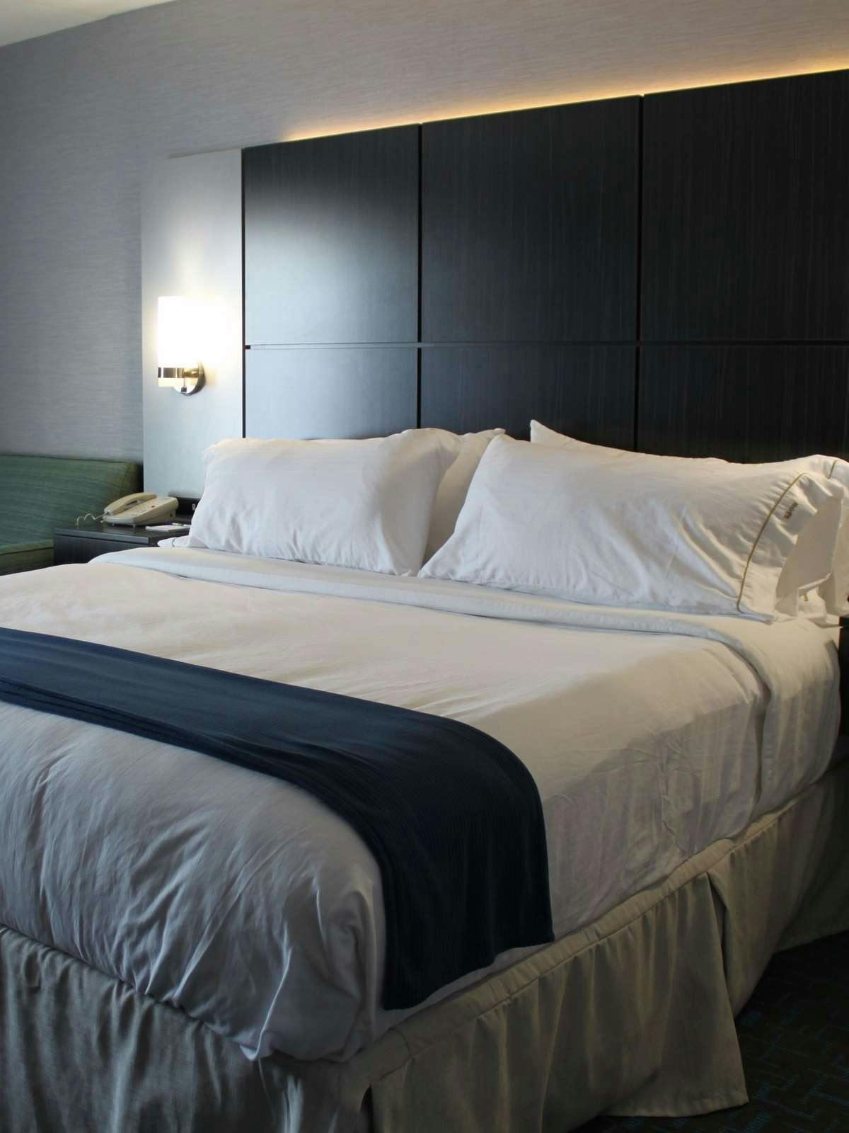 Hotel Holiday Inn Express Janesville photo 1