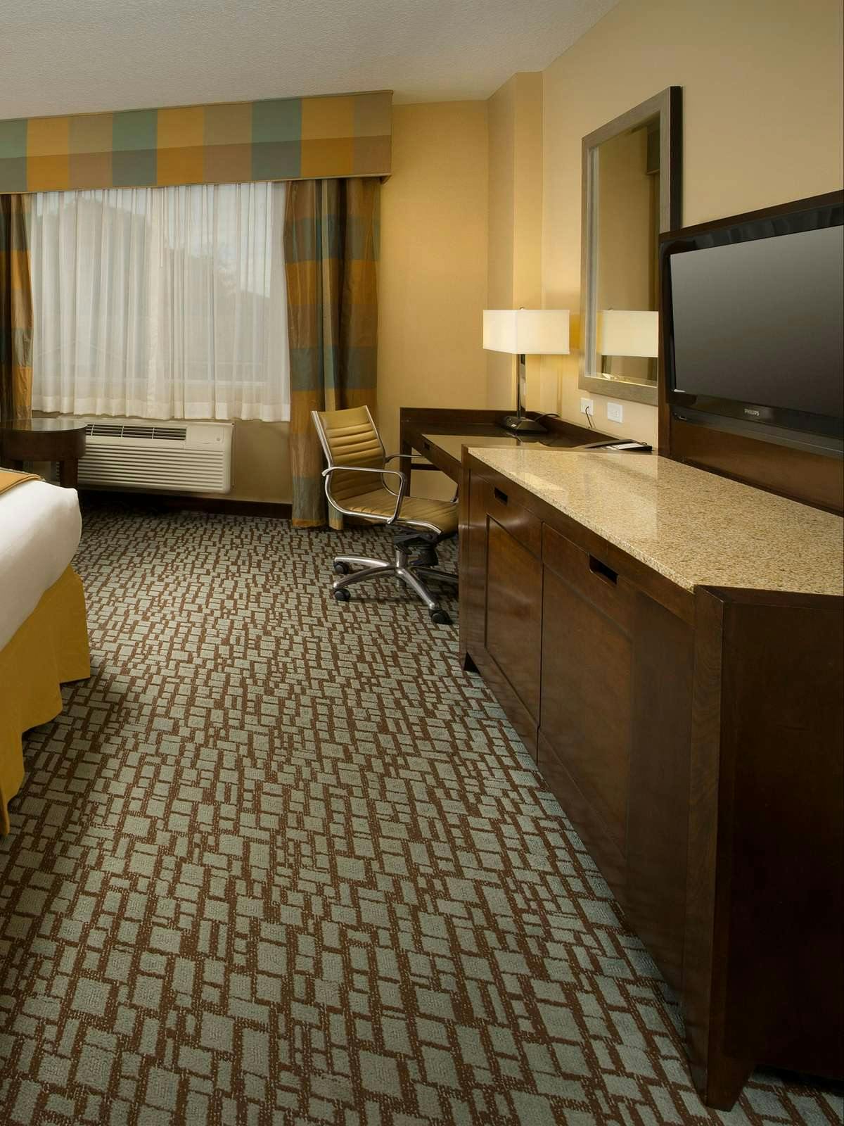 Hotel Holiday Inn Express Jacksonville Beach photo 2