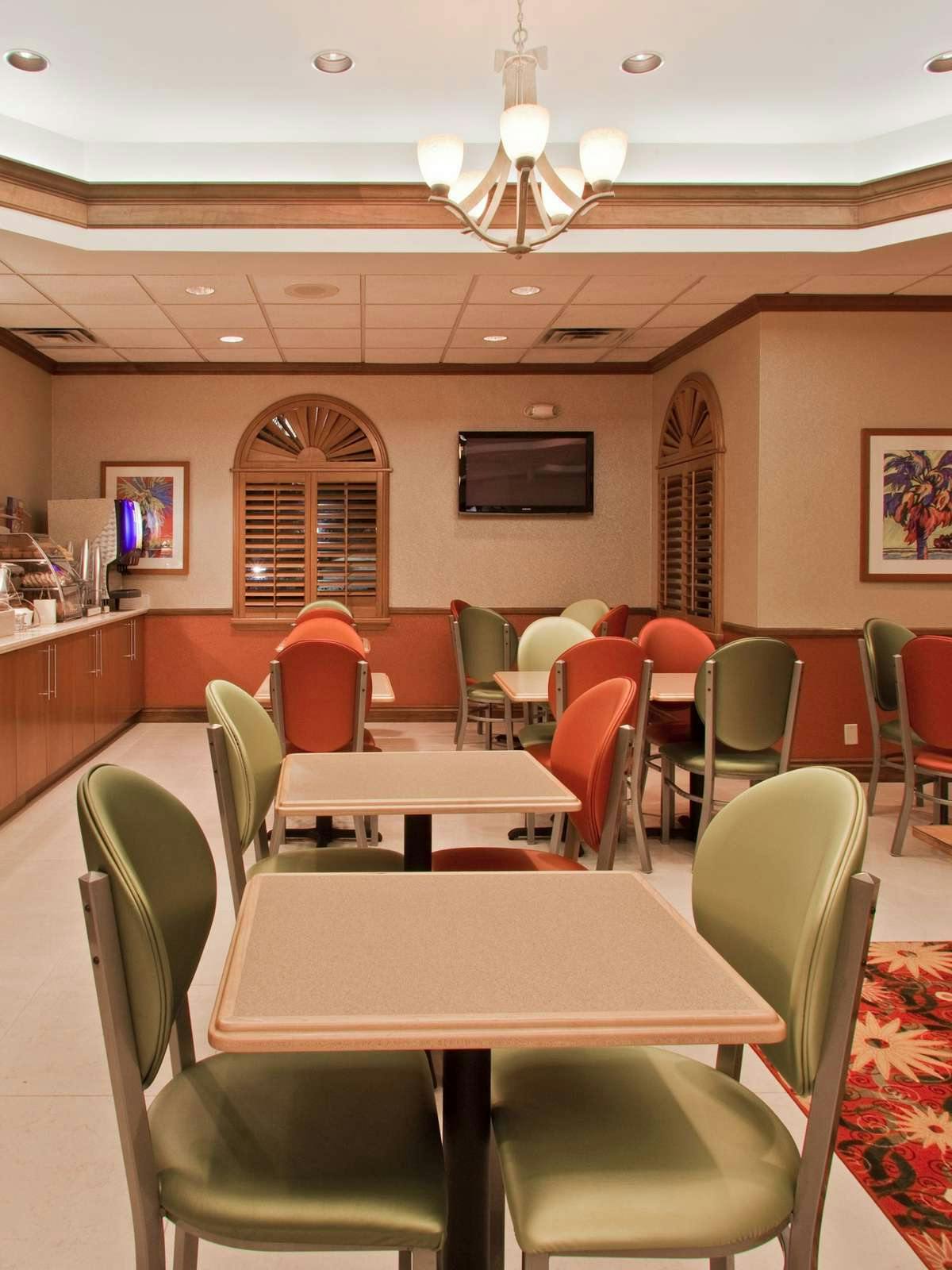 Hotel Holiday Inn Express Juno Beach photo 2