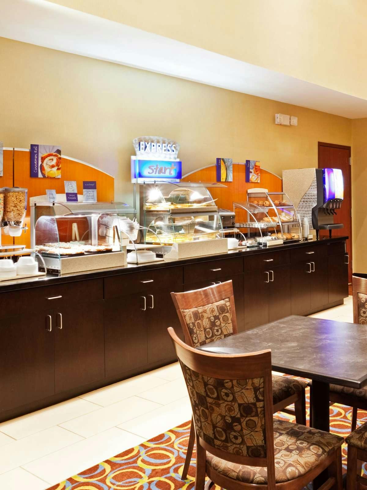 Hotel Holiday Inn Express Johnson City photo 5