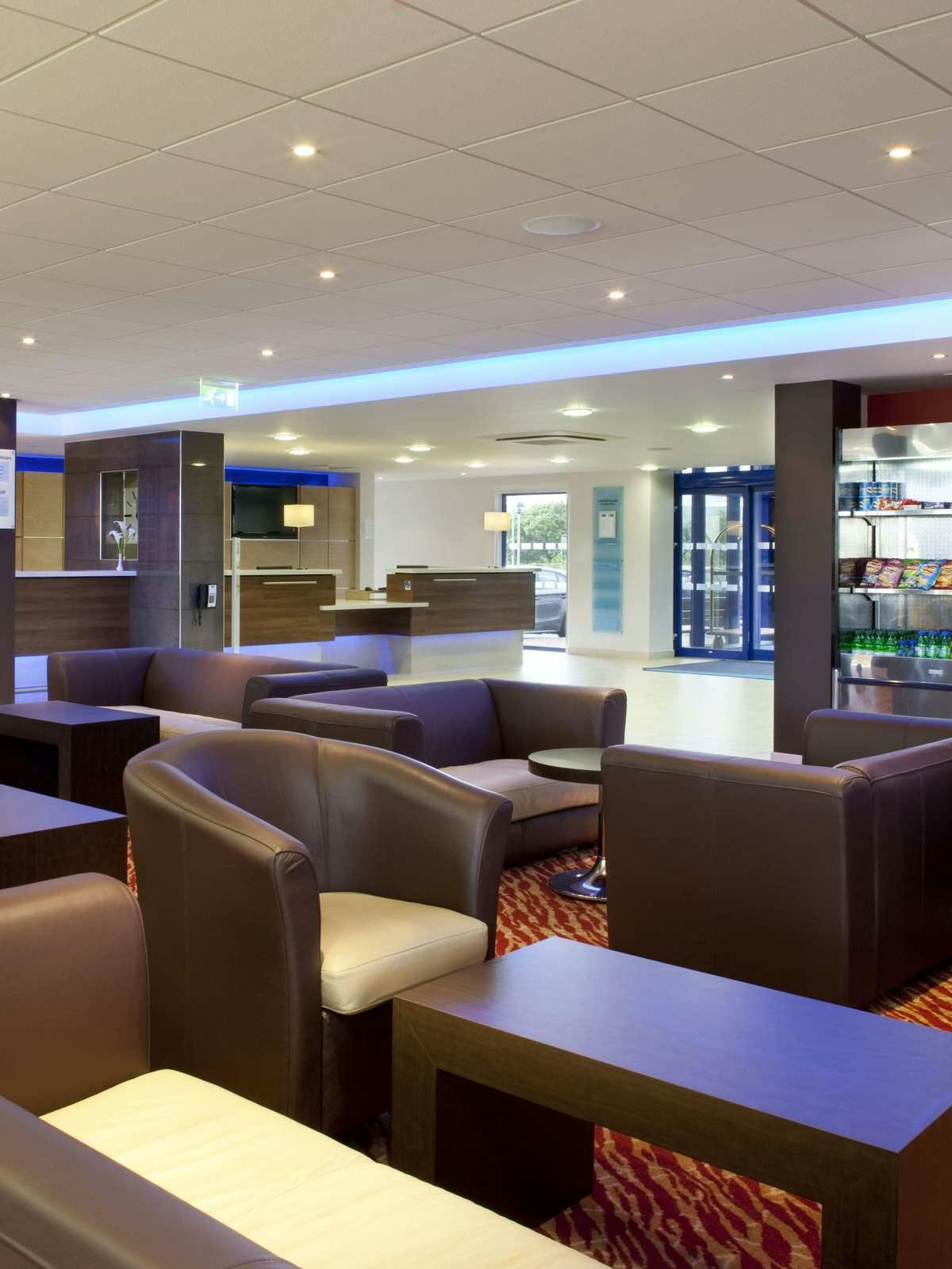 Hotel Holiday Inn Express Kettering photo 1