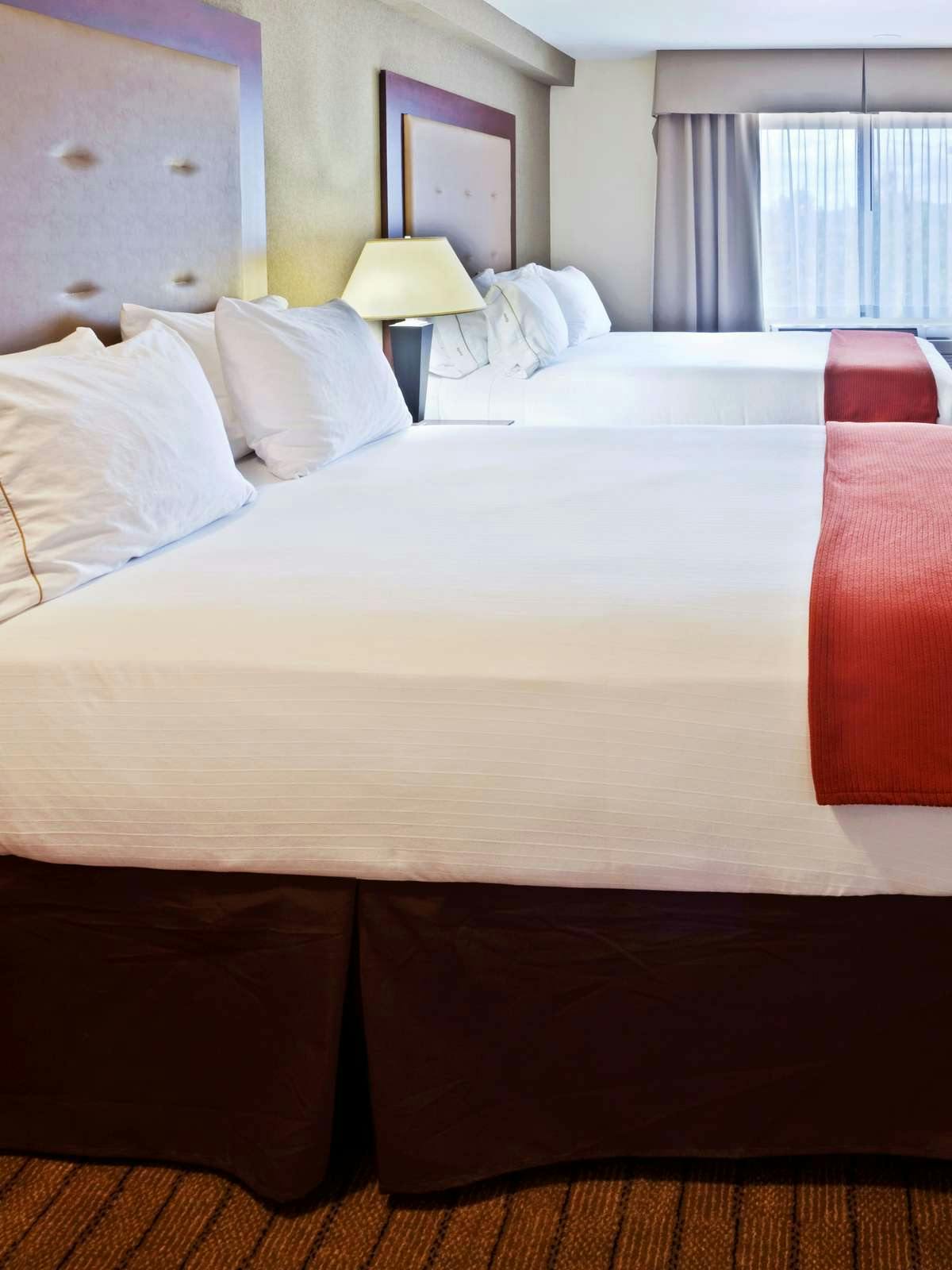 Hotel Holiday Inn Express Lake Oswego photo 1