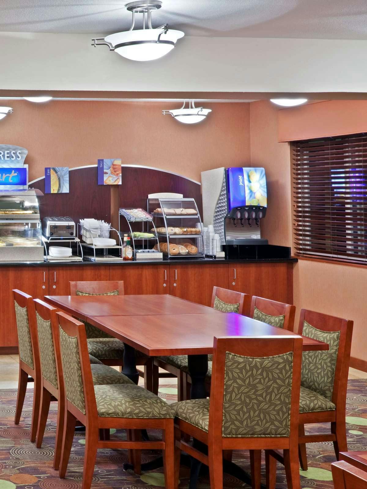 Hotel Holiday Inn Express Lake Oswego photo 5