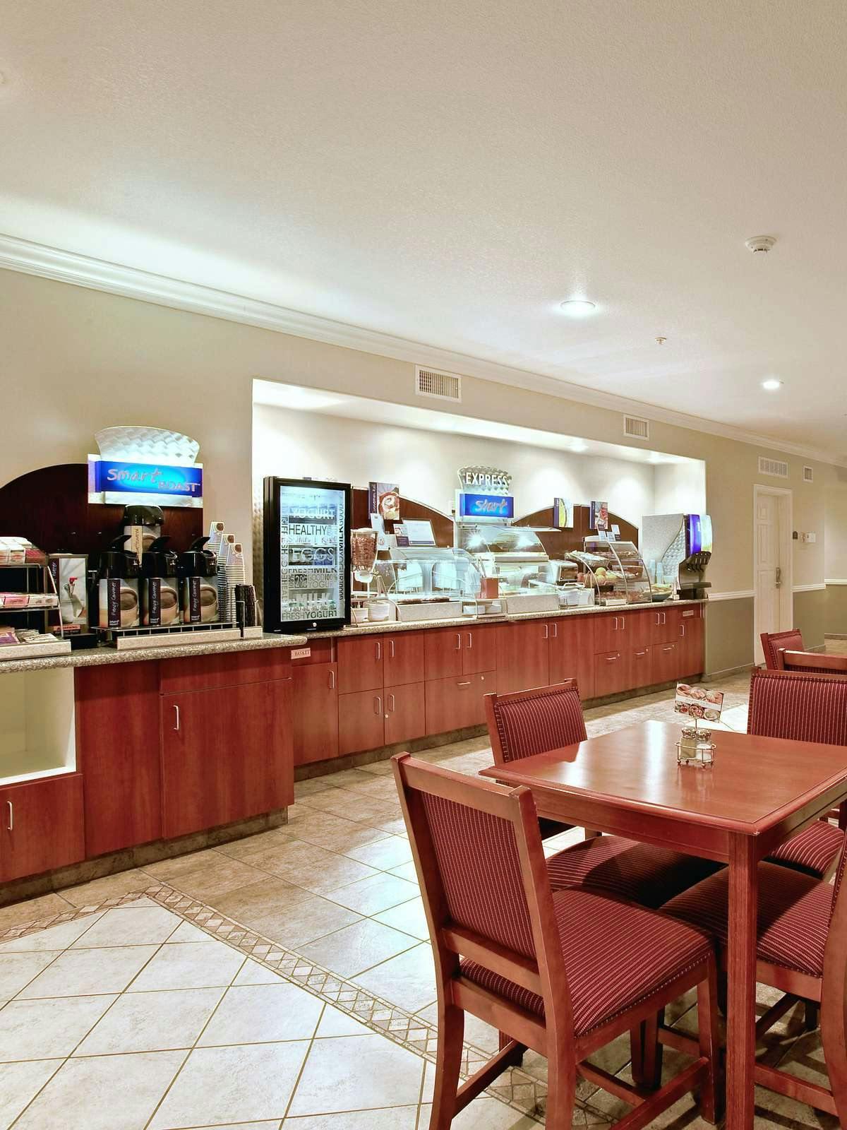 Hotel Holiday Inn Express Lancaster photo 5