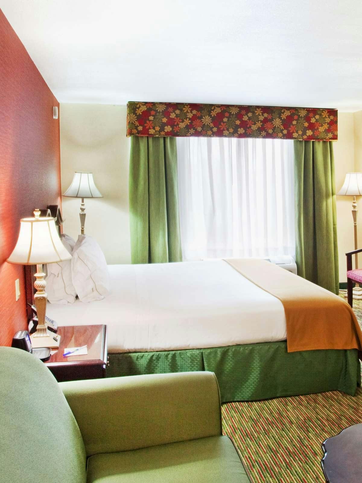 Hotel Holiday Inn Express Marietta photo 1