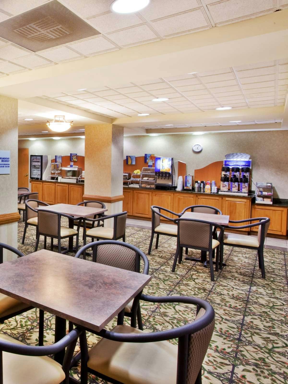 Hotel Holiday Inn Express Marietta photo 5