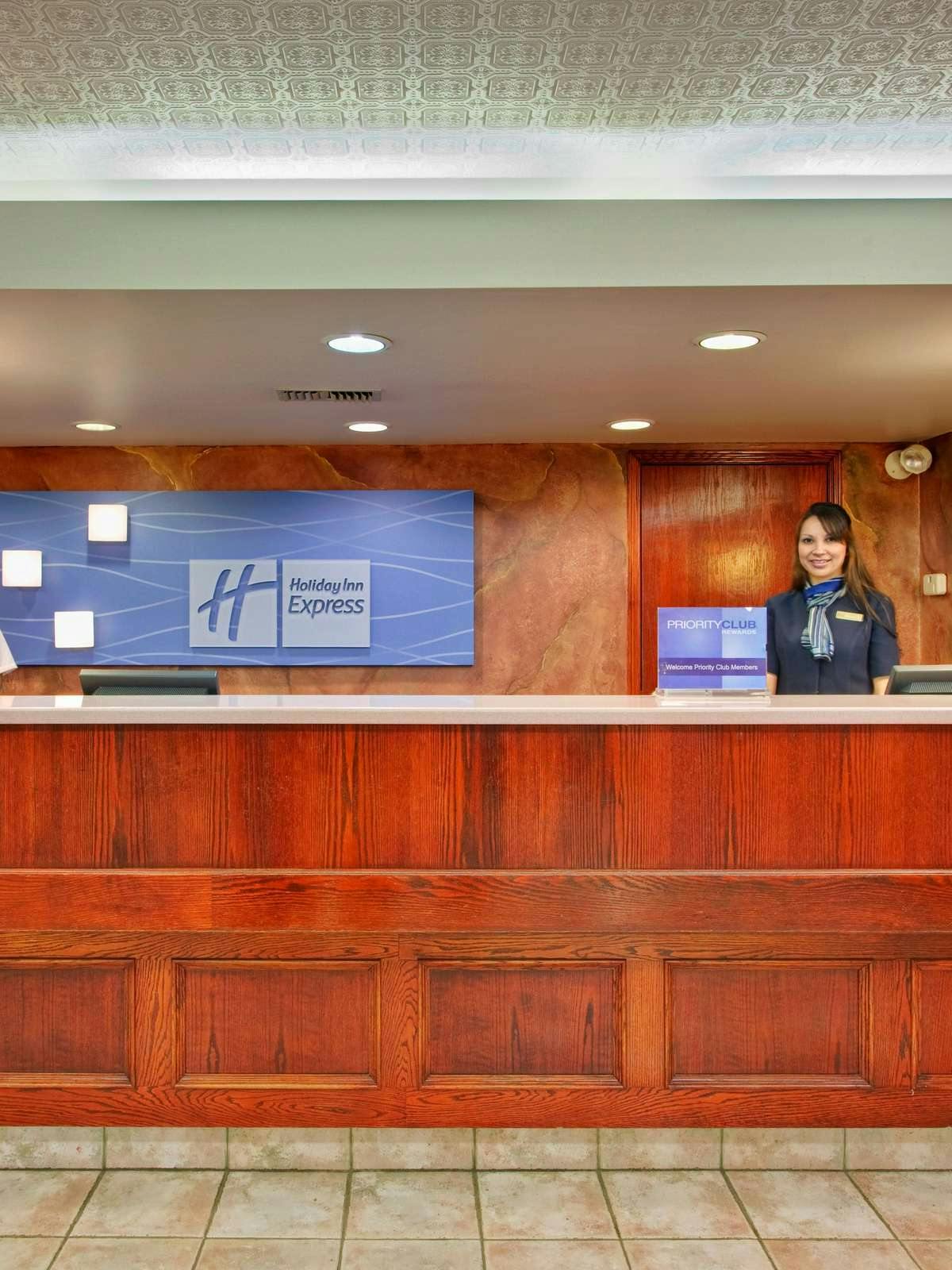 Hotel Holiday Inn Express Red Deer photo 4