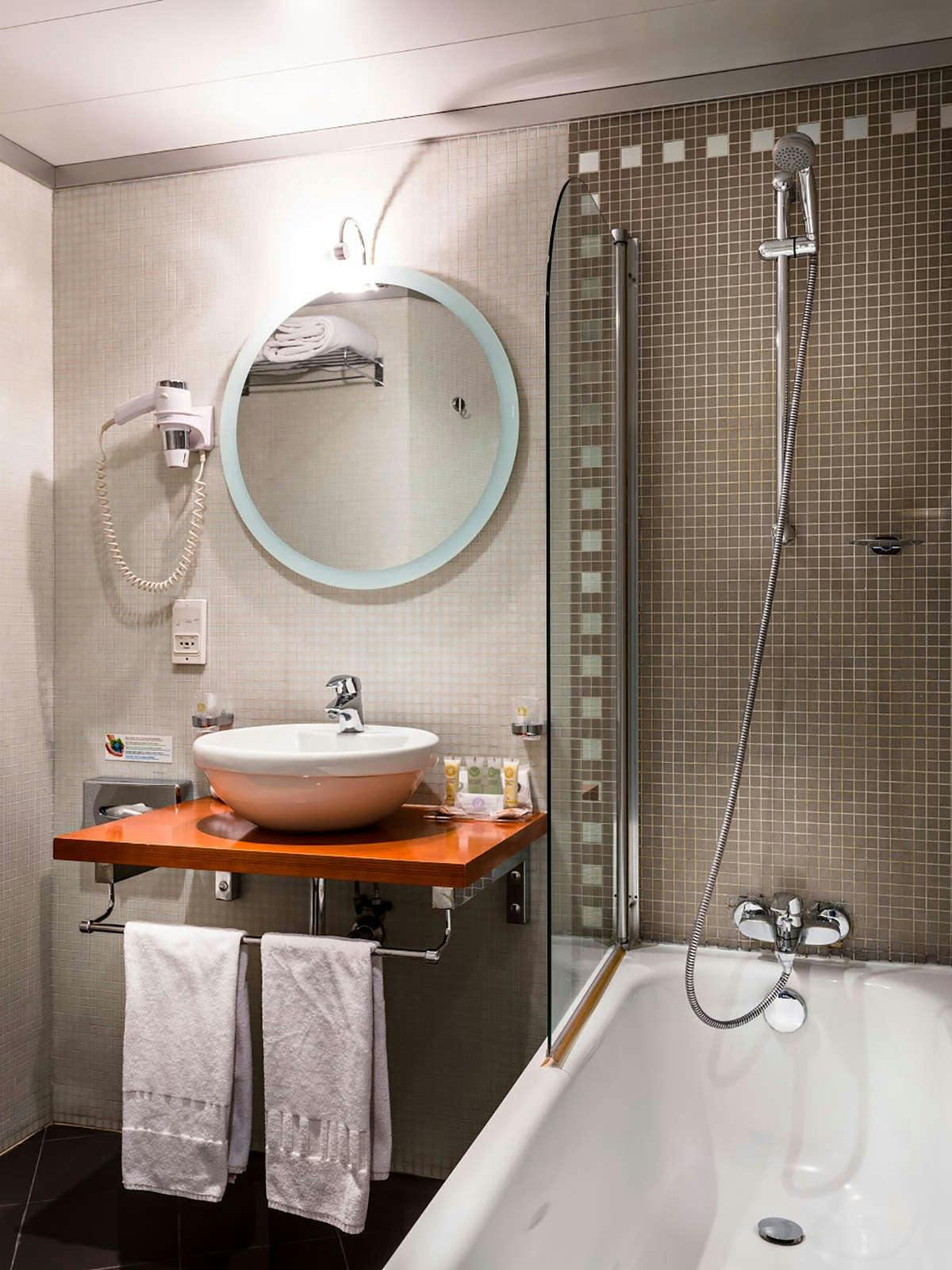 Hotel Best Western Plus Mercedes Arc de Triomphe photo 5