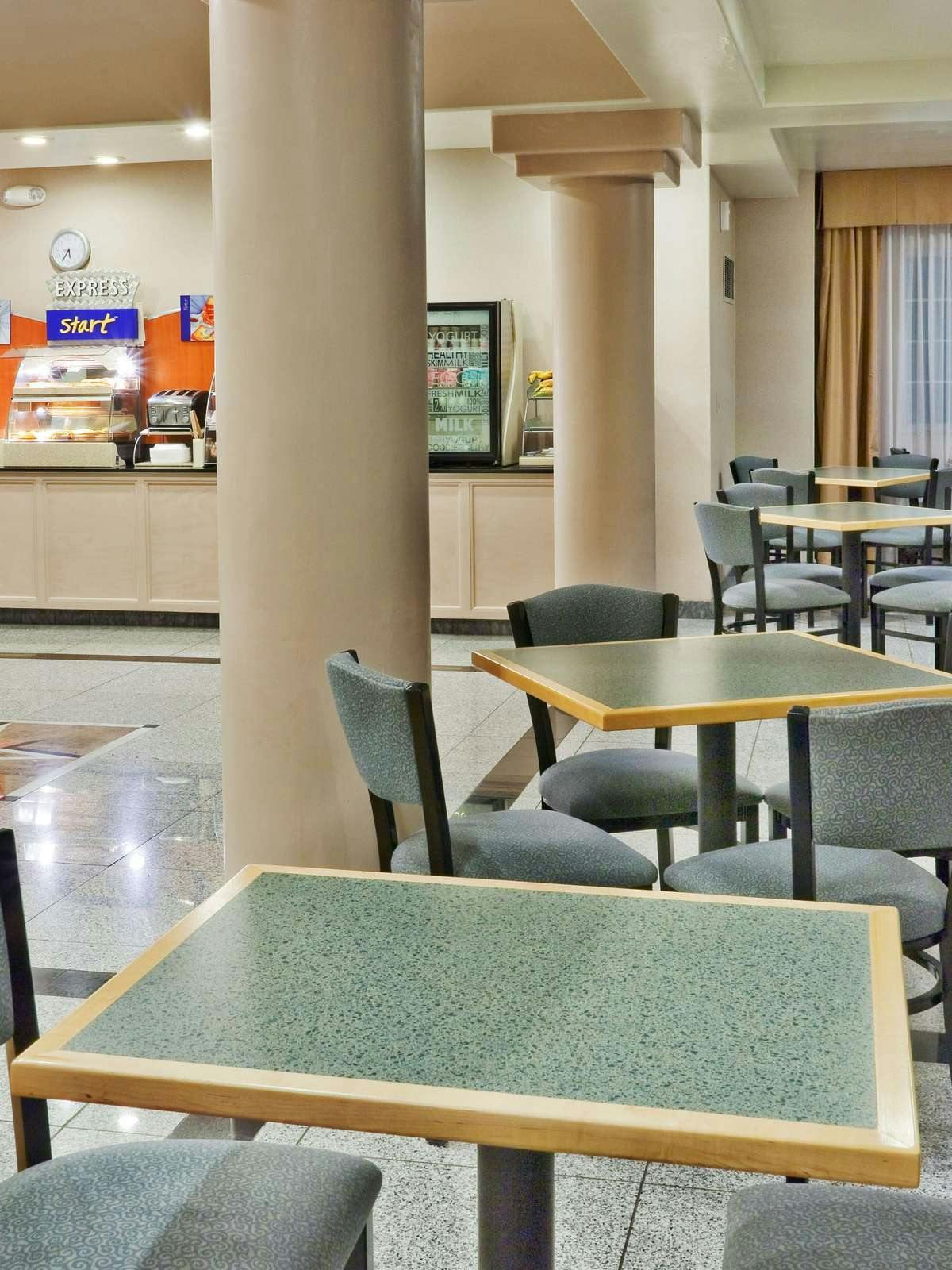 Hotel Holiday Inn Express Santa Rosa photo 4