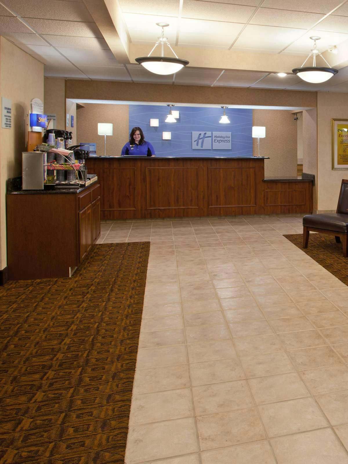 Hotel Holiday Inn Express Tiffin photo 3