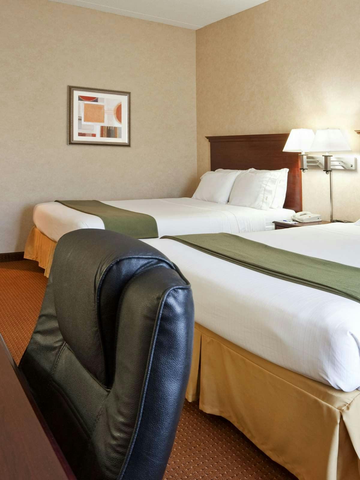 Hotel Holiday Inn Express Tiffin photo 1