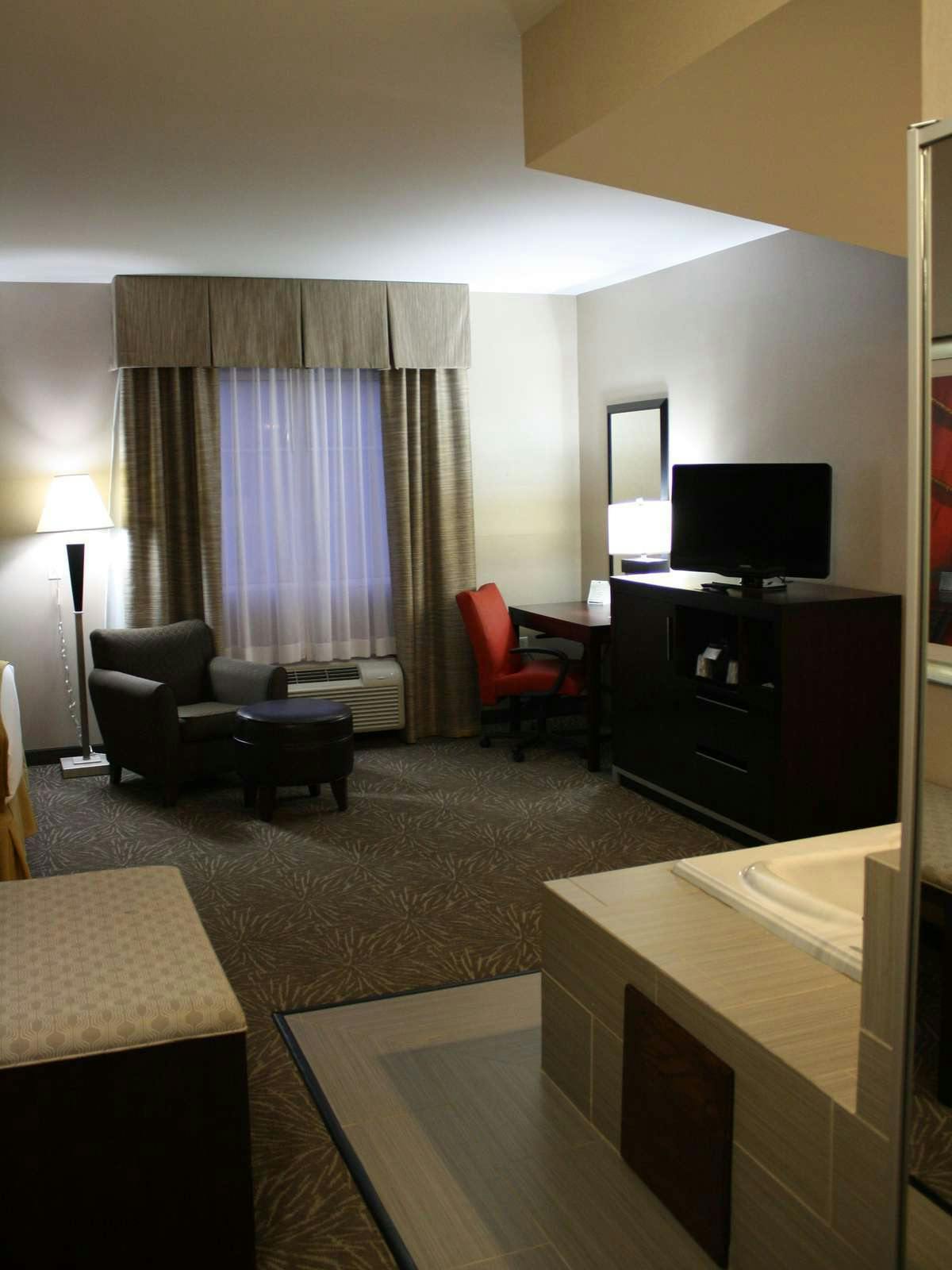 Hotel Holiday Inn Express Toledo North photo 2