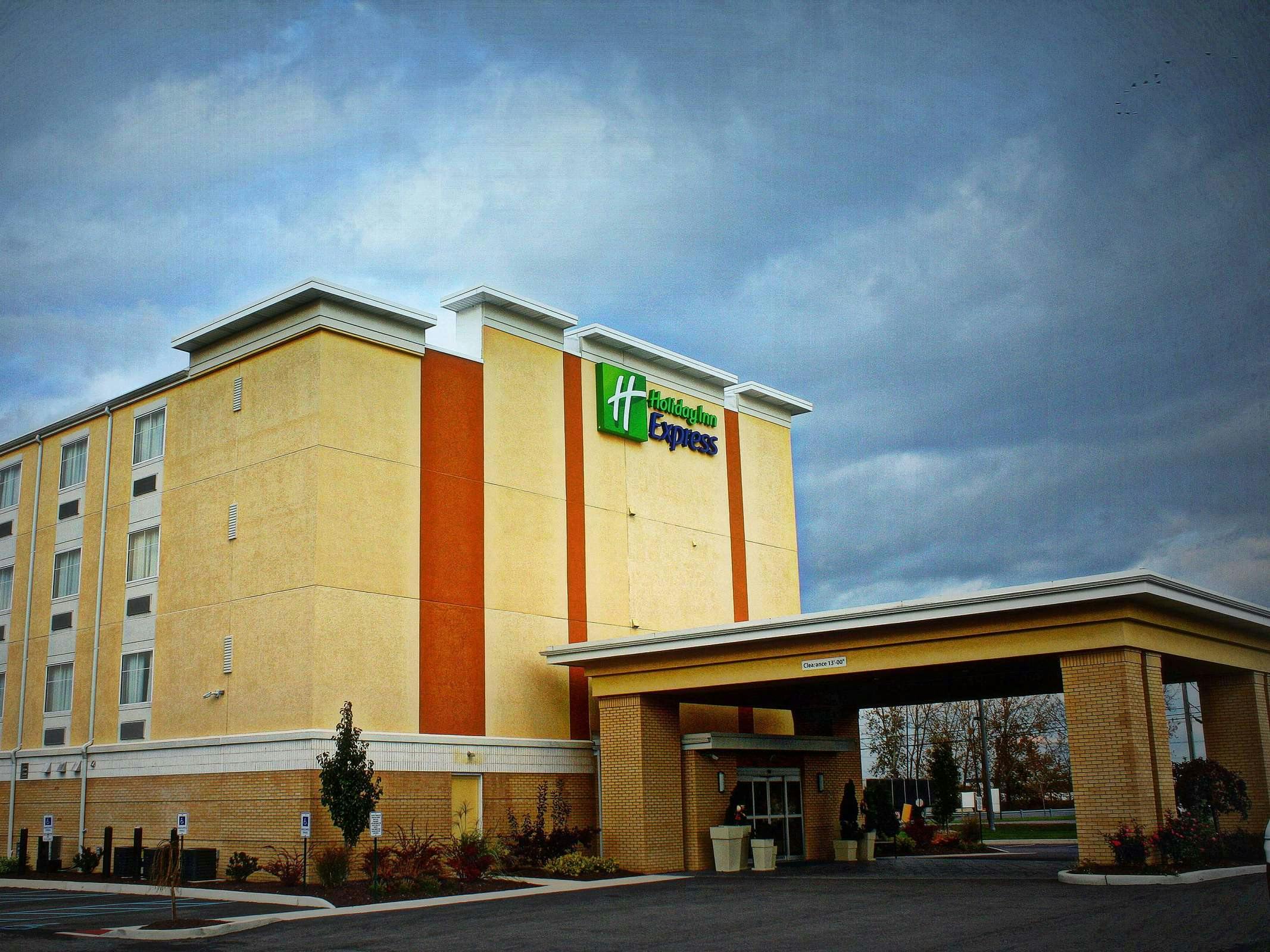 Holiday Inn Express Toledo North