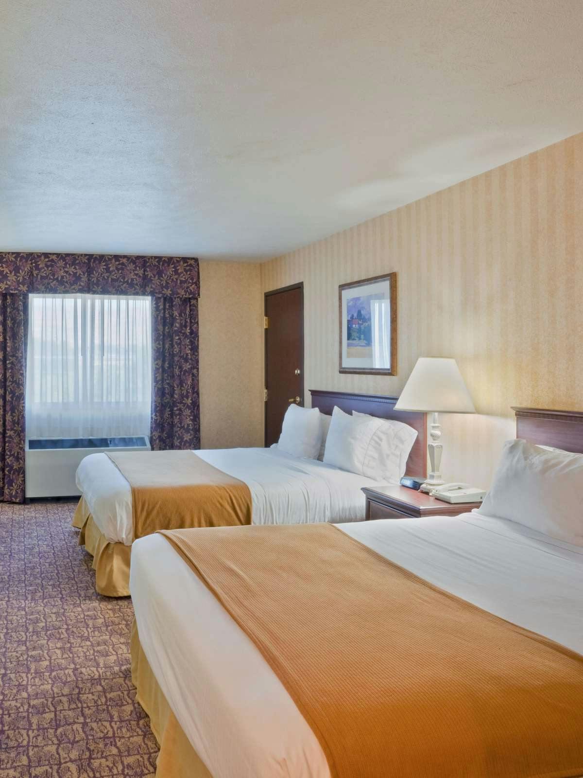 Hotel Holiday Inn Express Wenatchee photo 1