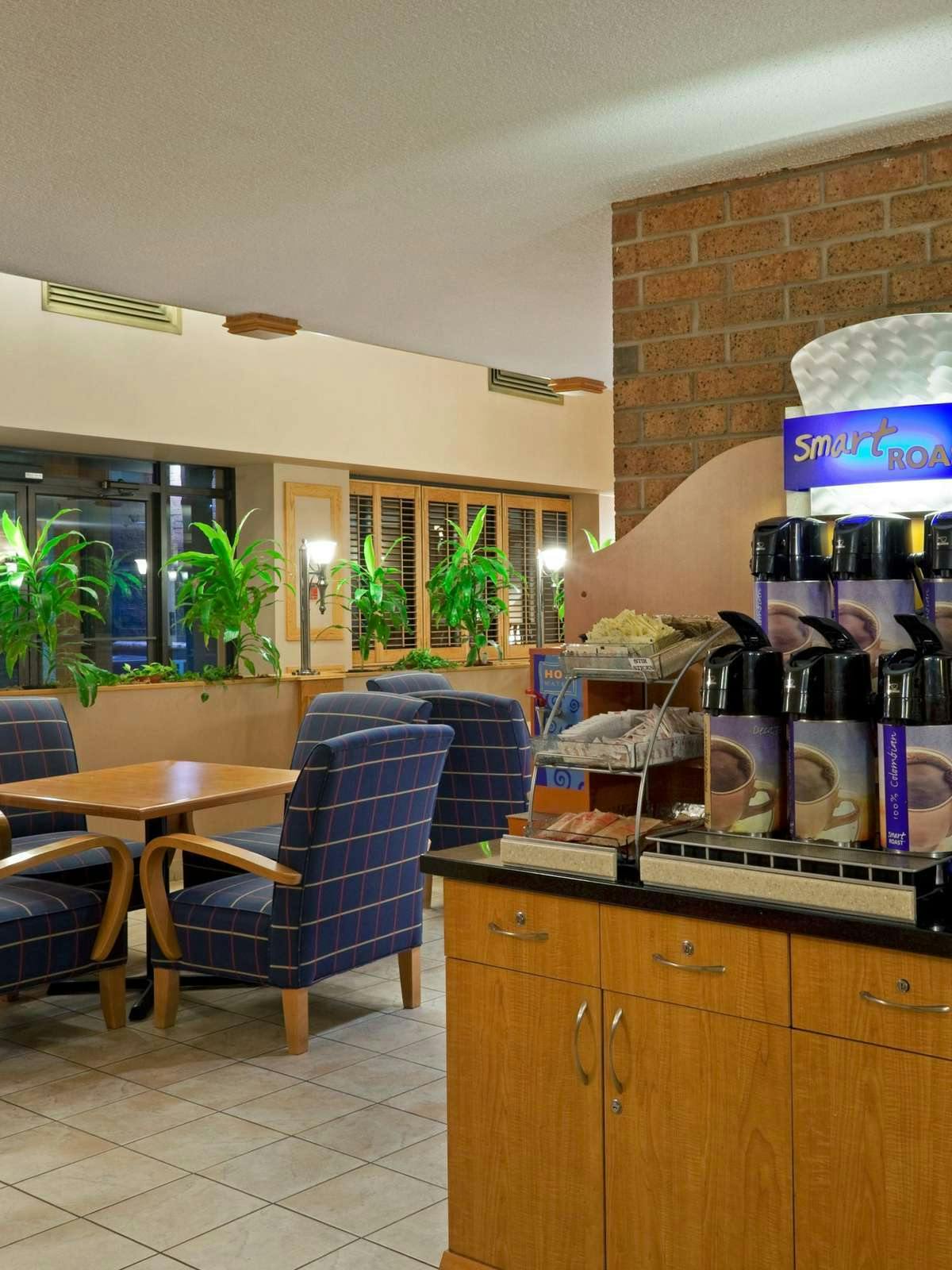 Hotel Holiday Inn Express Toronto East Scarborough photo 5