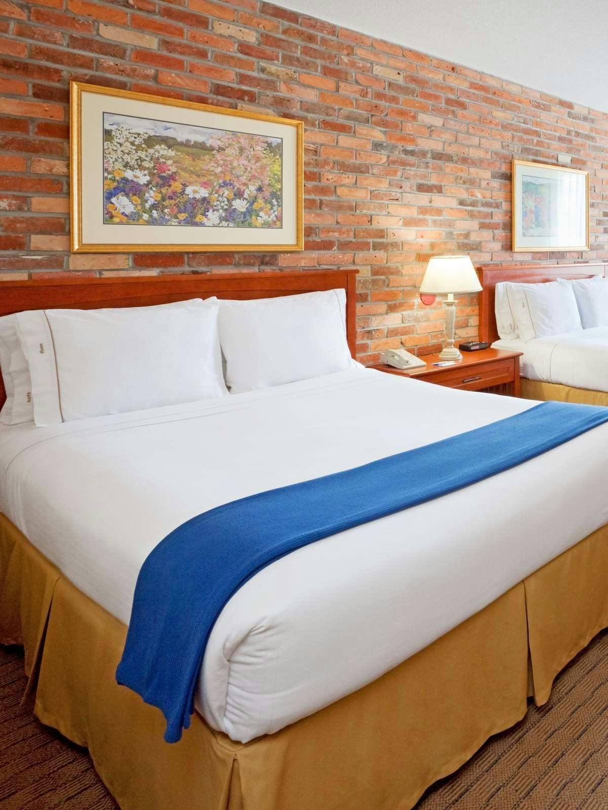 Hotel Holiday Inn Express Toronto East Scarborough photo 1