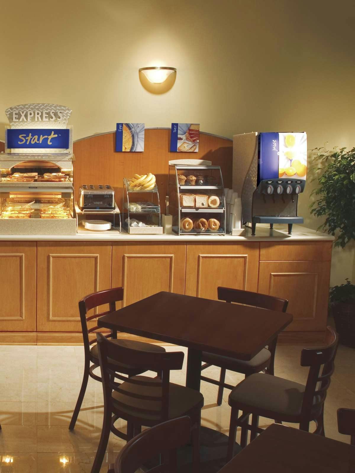 Hotel Holiday Inn Express Toronto North York photo 4