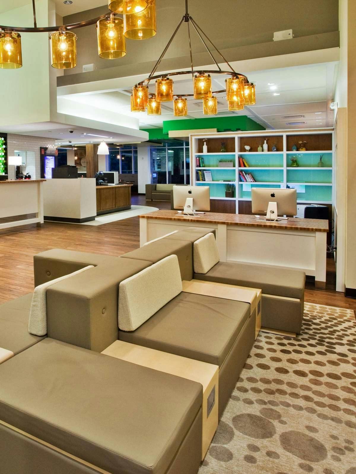 Hotel Holiday Inn Gwinnett Center photo 3