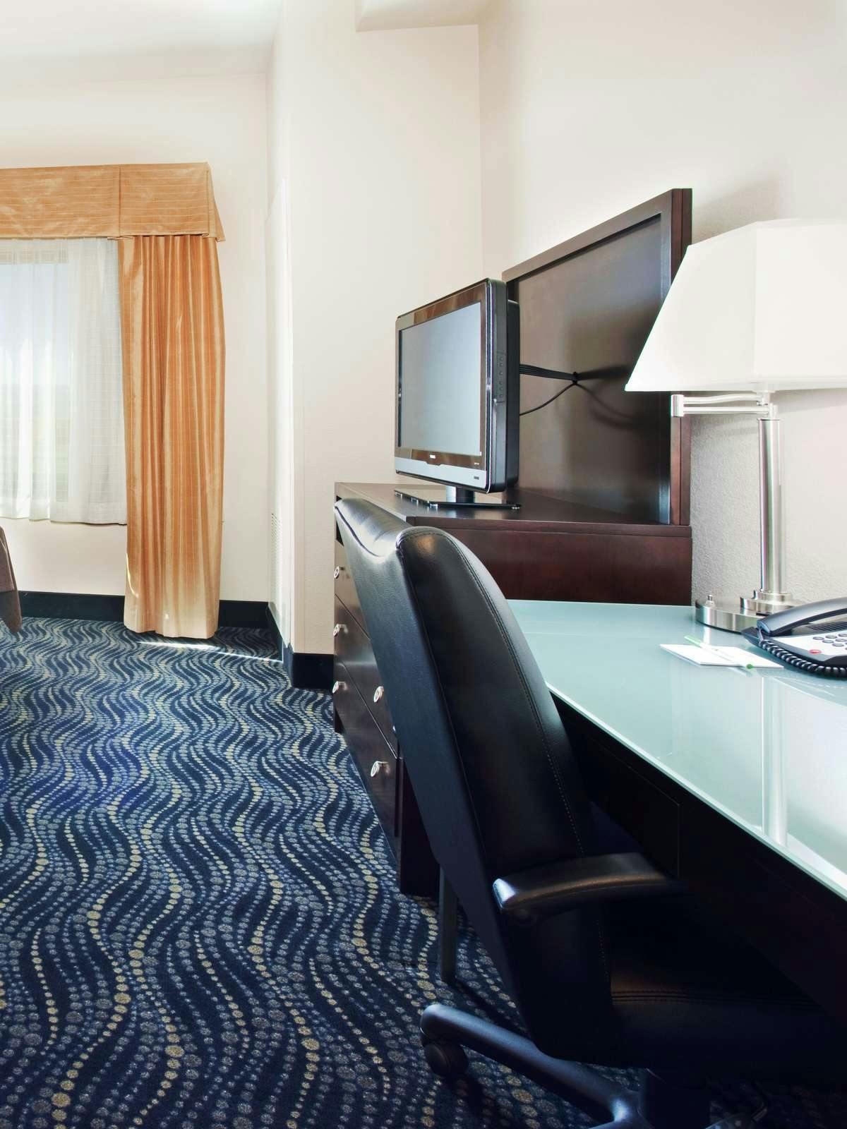 Hotel Holiday Inn Hotel & Suites Grand Junction Airport photo 2